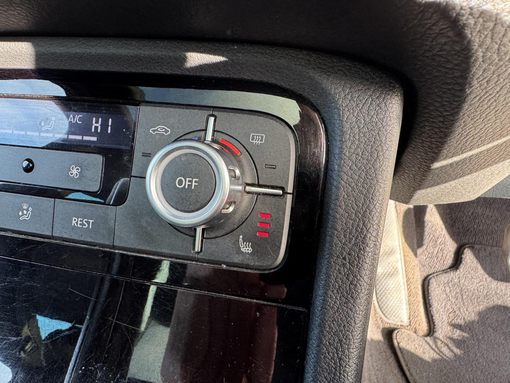 Volkswagen Touareg 3.0 TDI V6 BlueMotion Tech R-Line SUV 5dr Diesel Tiptronic 4WD Euro 5 (s/s) (245 ps)