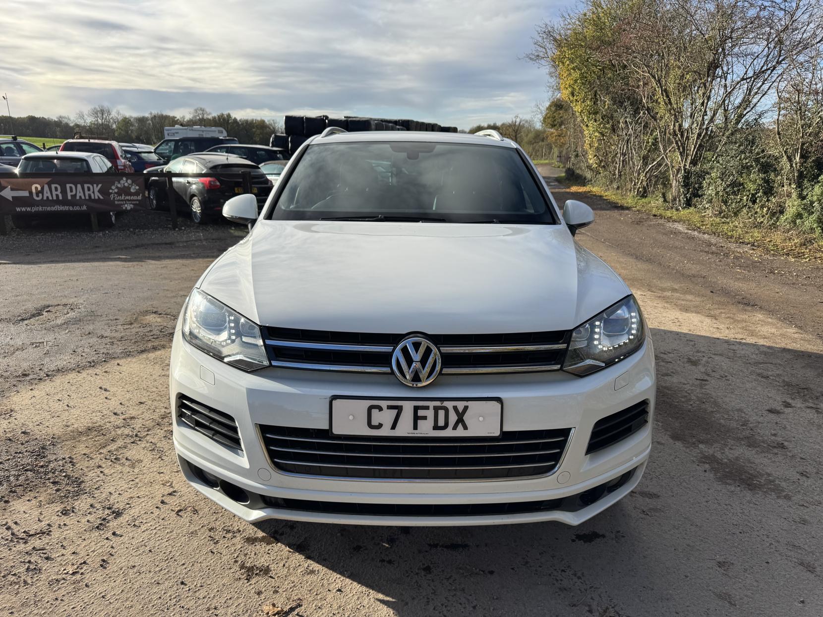 Volkswagen Touareg 3.0 TDI V6 BlueMotion Tech R-Line SUV 5dr Diesel Tiptronic 4WD Euro 5 (s/s) (245 ps)