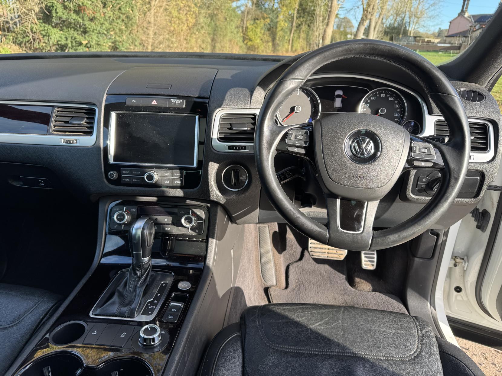 Volkswagen Touareg 3.0 TDI V6 BlueMotion Tech R-Line SUV 5dr Diesel Tiptronic 4WD Euro 5 (s/s) (245 ps)