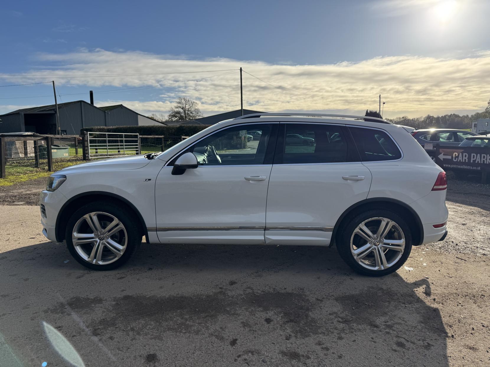 Volkswagen Touareg 3.0 TDI V6 BlueMotion Tech R-Line SUV 5dr Diesel Tiptronic 4WD Euro 5 (s/s) (245 ps)