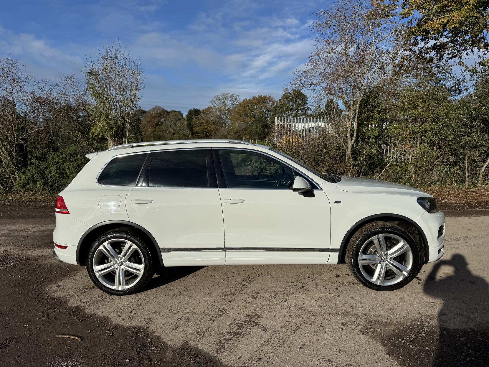 Volkswagen Touareg 3.0 TDI V6 BlueMotion Tech R-Line SUV 5dr Diesel Tiptronic 4WD Euro 5 (s/s) (245 ps)
