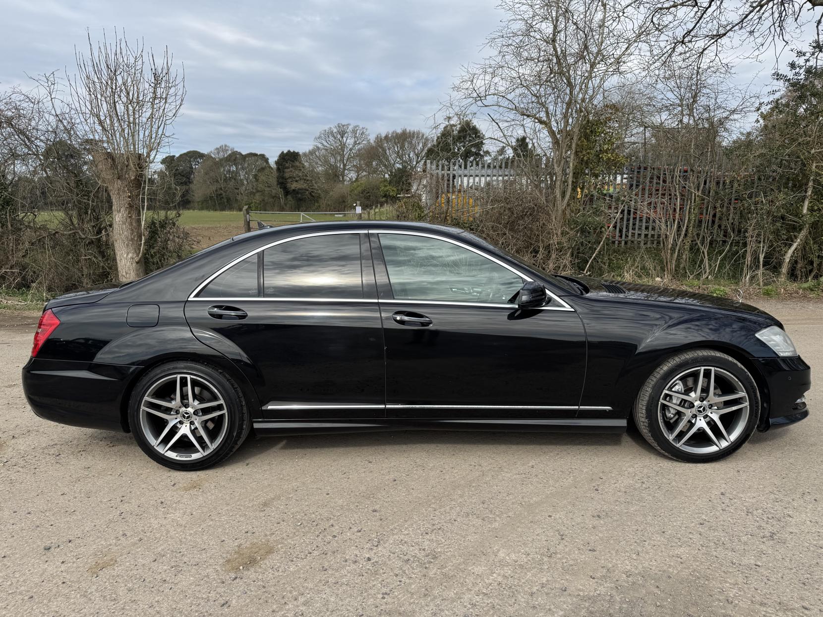 Mercedes-Benz S Class 3.0 S350 CDI V6 BlueEfficiency Saloon 4dr Diesel G-Tronic Euro 4 (235 ps)