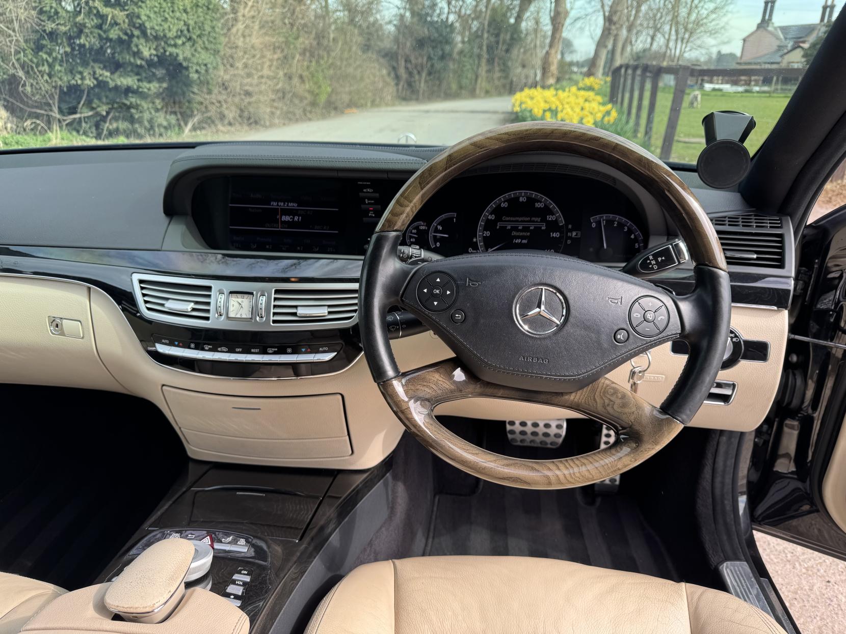 Mercedes-Benz S Class 3.0 S350 CDI V6 BlueEfficiency Saloon 4dr Diesel G-Tronic Euro 4 (235 ps)