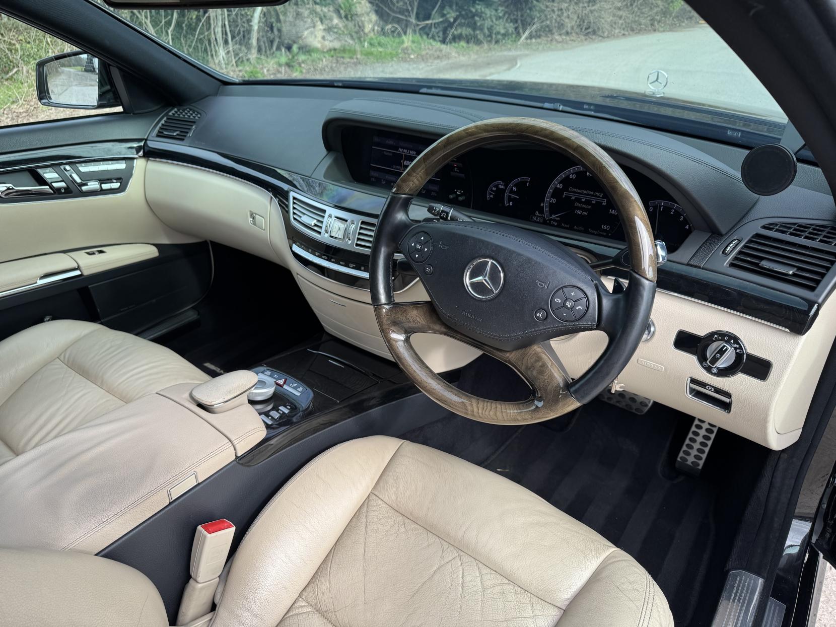 Mercedes-Benz S Class 3.0 S350 CDI V6 BlueEfficiency Saloon 4dr Diesel G-Tronic Euro 4 (235 ps)