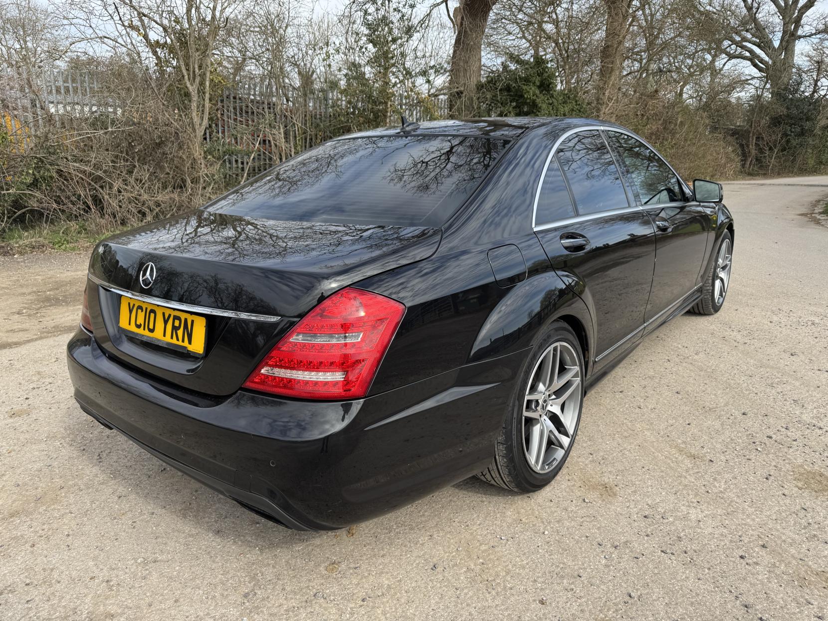 Mercedes-Benz S Class 3.0 S350 CDI V6 BlueEfficiency Saloon 4dr Diesel G-Tronic Euro 4 (235 ps)