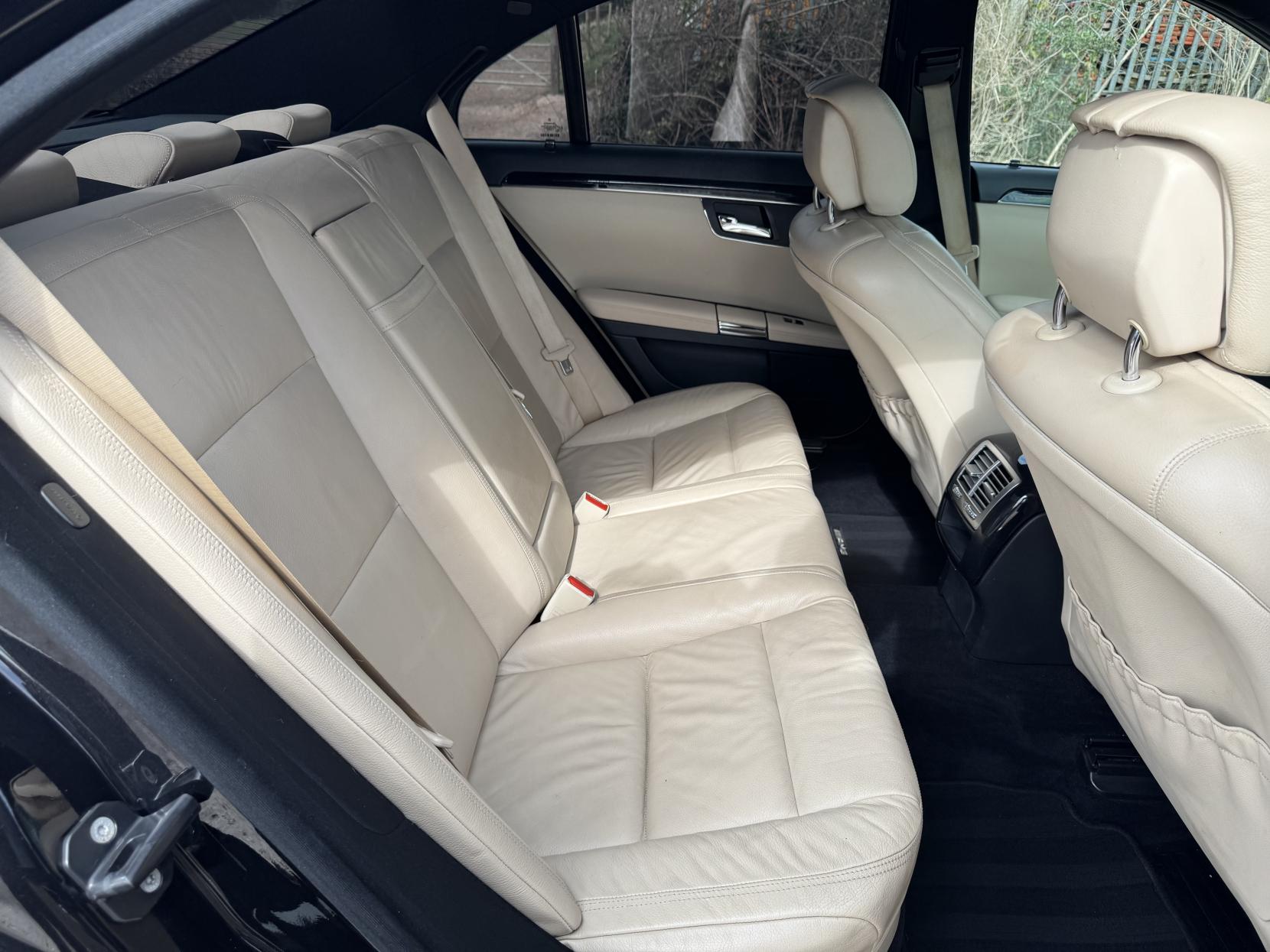 Mercedes-Benz S Class 3.0 S350 CDI V6 BlueEfficiency Saloon 4dr Diesel G-Tronic Euro 4 (235 ps)