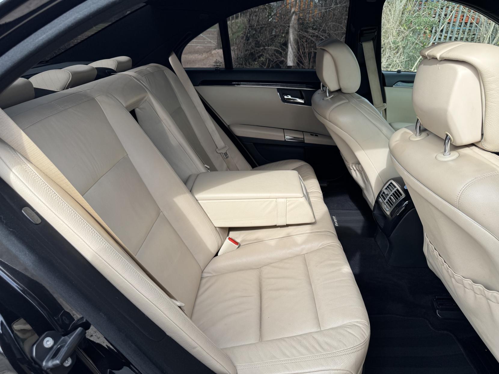 Mercedes-Benz S Class 3.0 S350 CDI V6 BlueEfficiency Saloon 4dr Diesel G-Tronic Euro 4 (235 ps)
