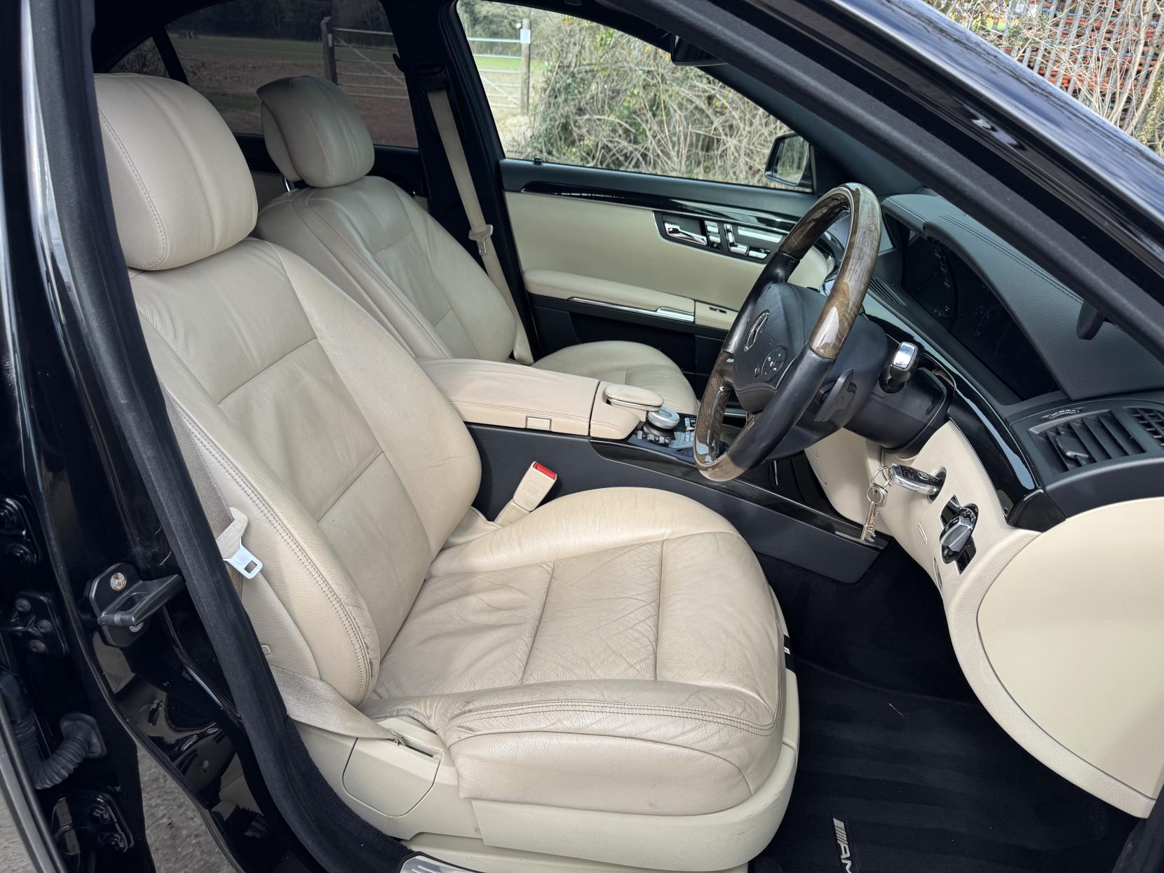 Mercedes-Benz S Class 3.0 S350 CDI V6 BlueEfficiency Saloon 4dr Diesel G-Tronic Euro 4 (235 ps)