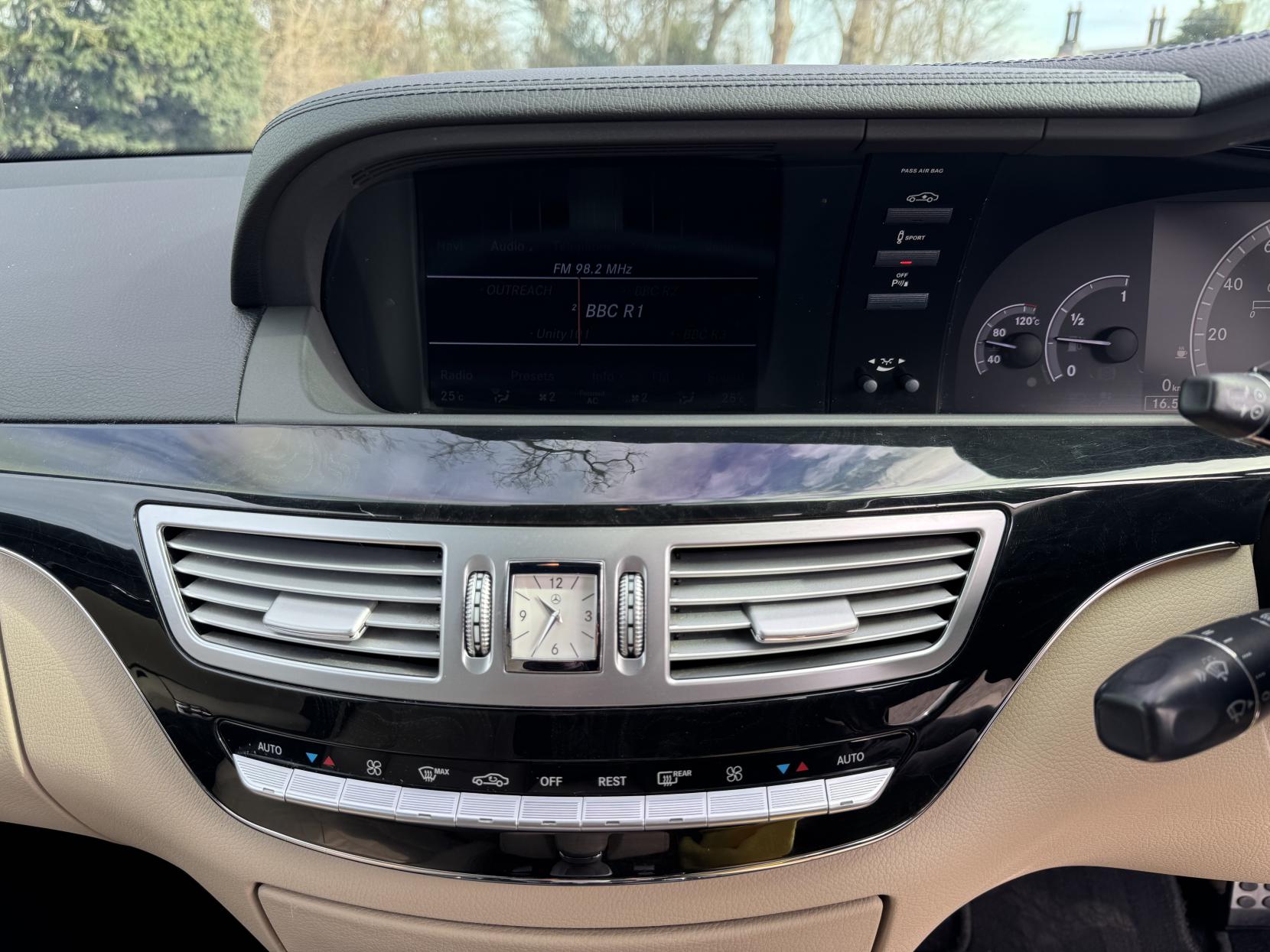 Mercedes-Benz S Class 3.0 S350 CDI V6 BlueEfficiency Saloon 4dr Diesel G-Tronic Euro 4 (235 ps)