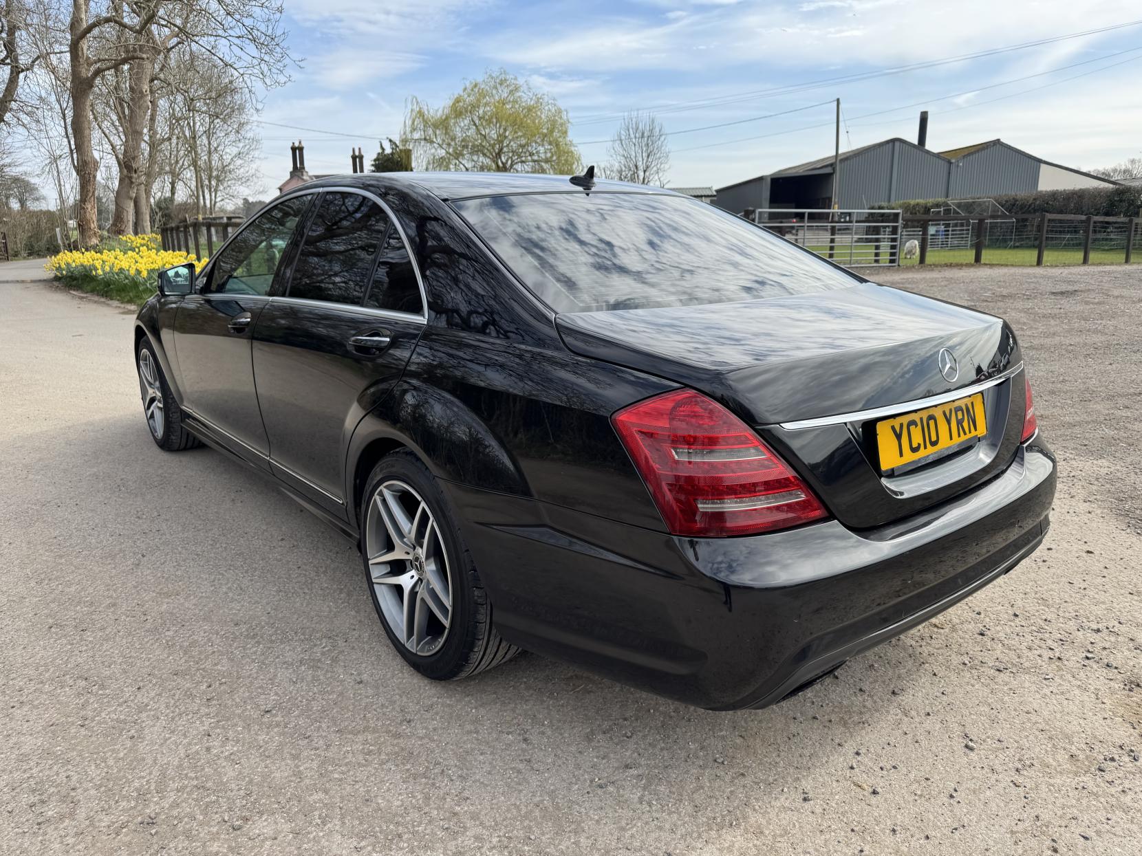 Mercedes-Benz S Class 3.0 S350 CDI V6 BlueEfficiency Saloon 4dr Diesel G-Tronic Euro 4 (235 ps)