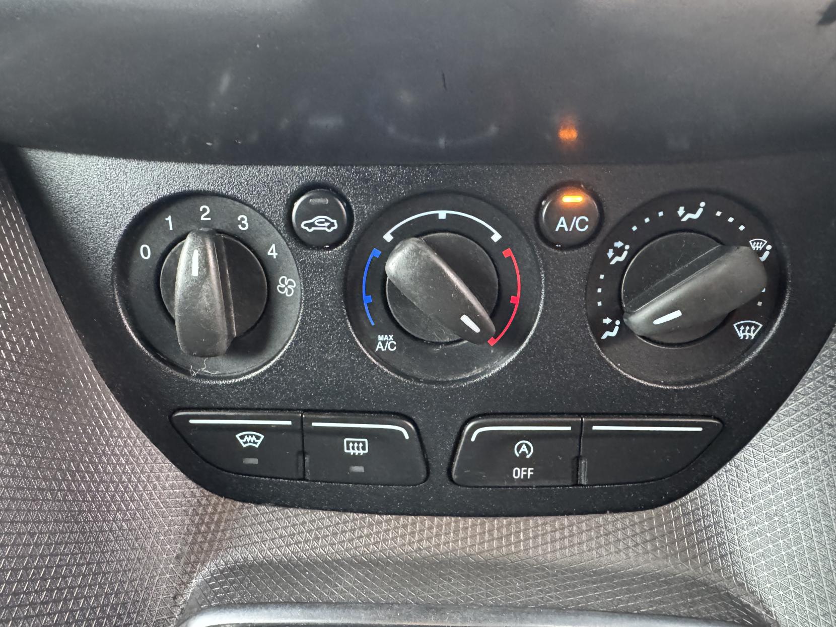 Ford Transit Connect 1.6 TDCi 210 Trend Panel Van 5dr Diesel Manual L2 H1 (128 g/km, 94 bhp)