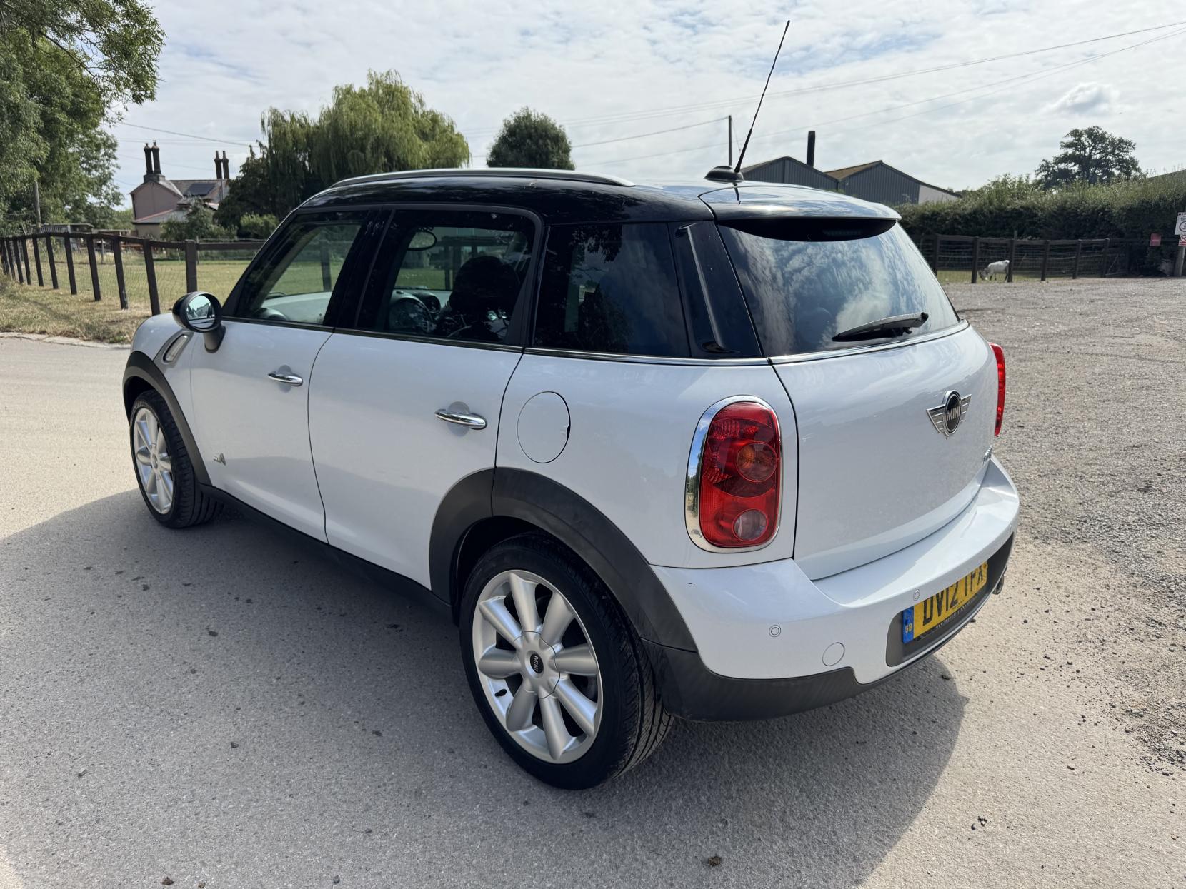 MINI Countryman 2.0 Cooper D SUV 5dr Diesel Auto ALL4 Euro 5 (112 ps)