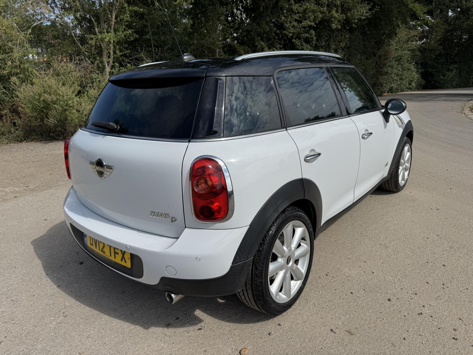 MINI Countryman 2.0 Cooper D SUV 5dr Diesel Auto ALL4 Euro 5 (112 ps)