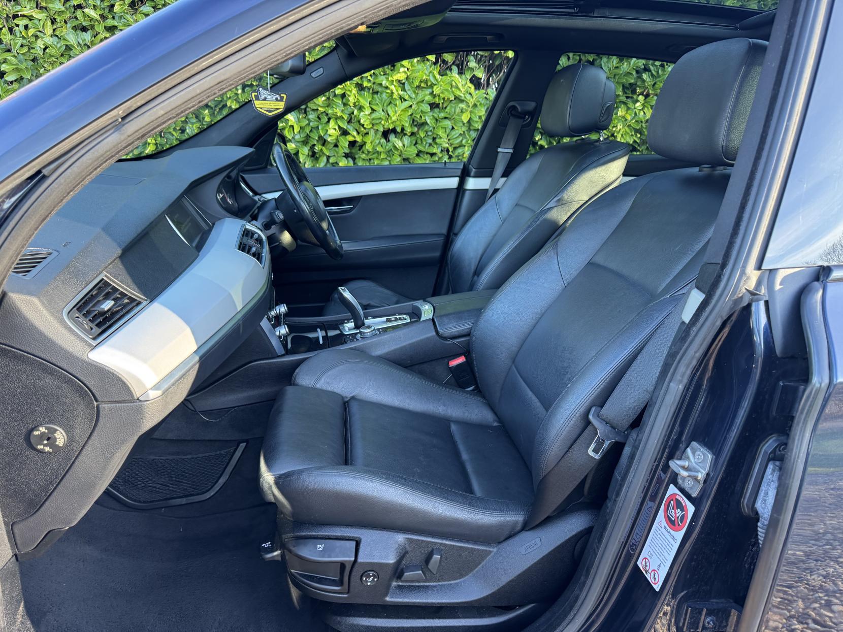 BMW 5 Series Gran Turismo 3.0 530d SE GT 5dr Diesel Steptronic Euro 5 (245 ps)