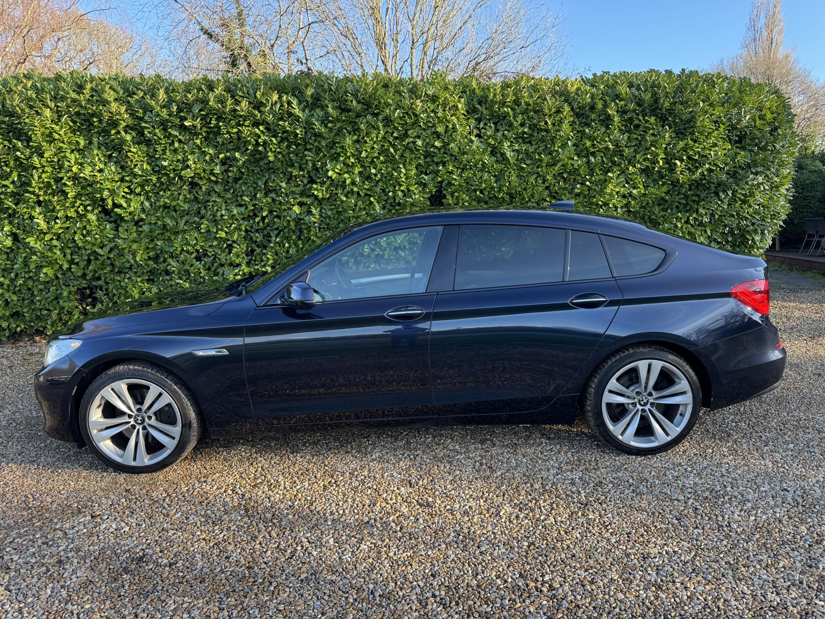 BMW 5 Series Gran Turismo 3.0 530d SE GT 5dr Diesel Steptronic Euro 5 (245 ps)