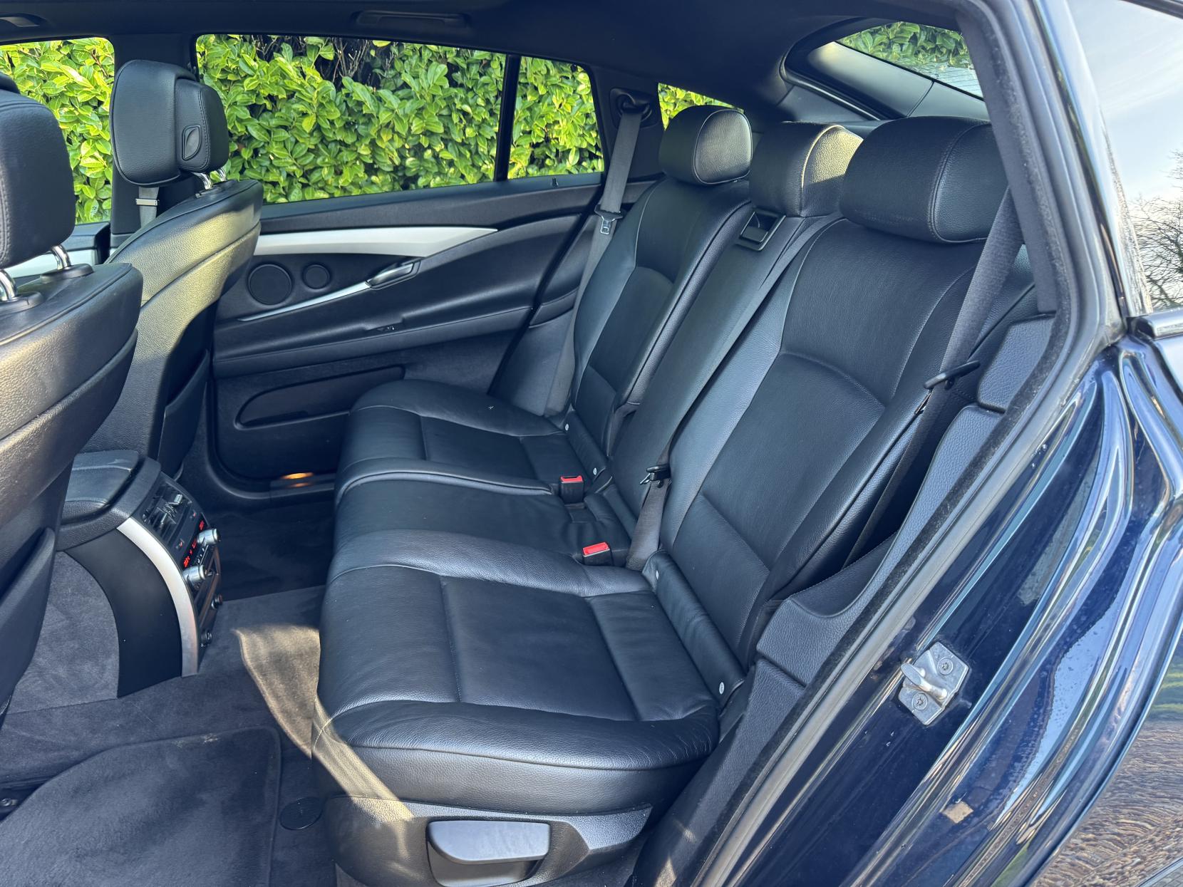 BMW 5 Series Gran Turismo 3.0 530d SE GT 5dr Diesel Steptronic Euro 5 (245 ps)