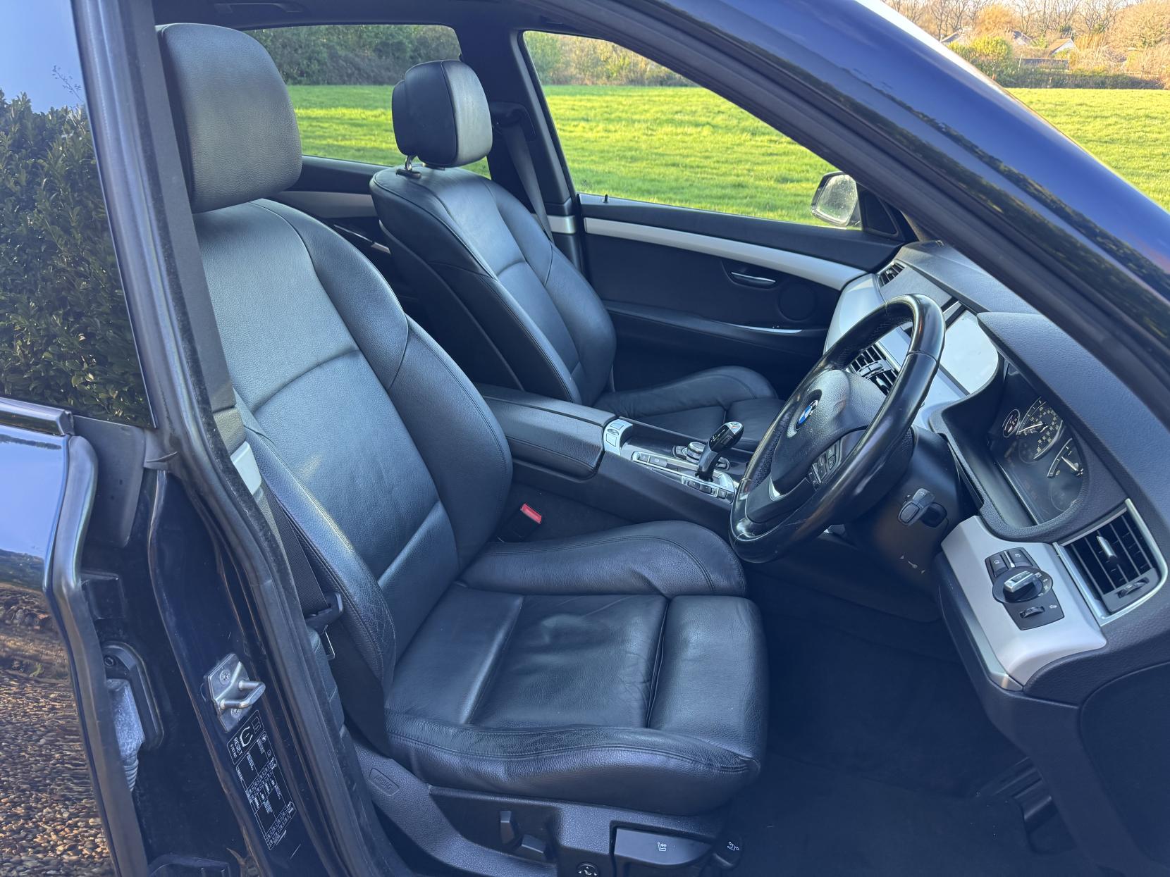 BMW 5 Series Gran Turismo 3.0 530d SE GT 5dr Diesel Steptronic Euro 5 (245 ps)