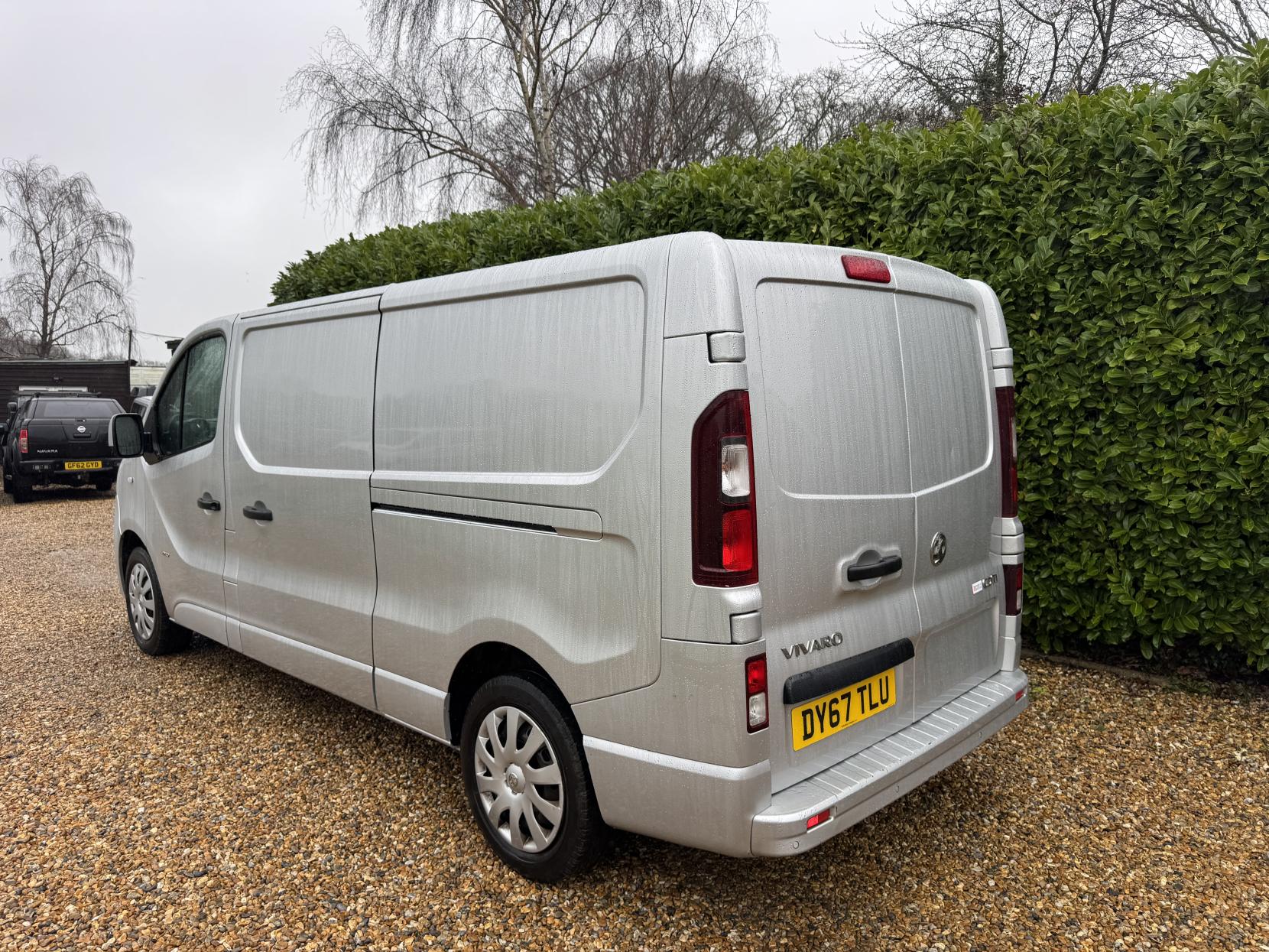 Vauxhall Vivaro 1.6 CDTi 2900 Sportive Panel Van 5dr Diesel Manual L2 H1 Euro 6 (120 ps)