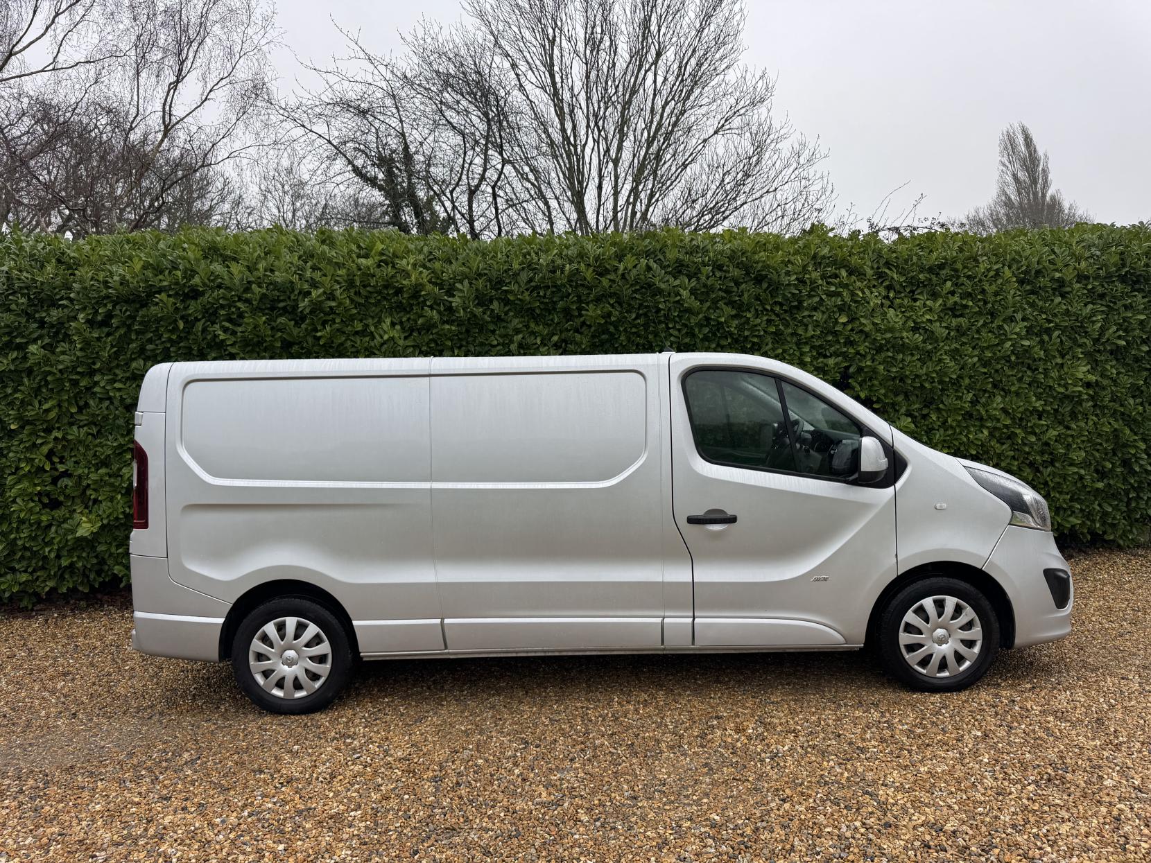 Vauxhall Vivaro 1.6 CDTi 2900 Sportive Panel Van 5dr Diesel Manual L2 H1 Euro 6 (120 ps)