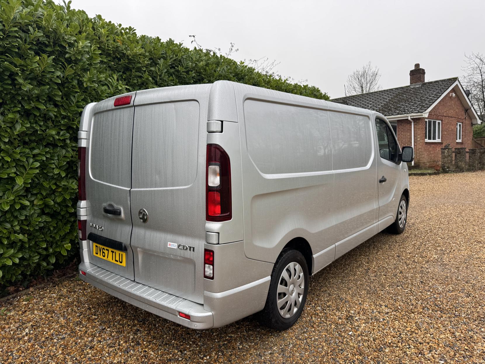 Vauxhall Vivaro 1.6 CDTi 2900 Sportive Panel Van 5dr Diesel Manual L2 H1 Euro 6 (120 ps)