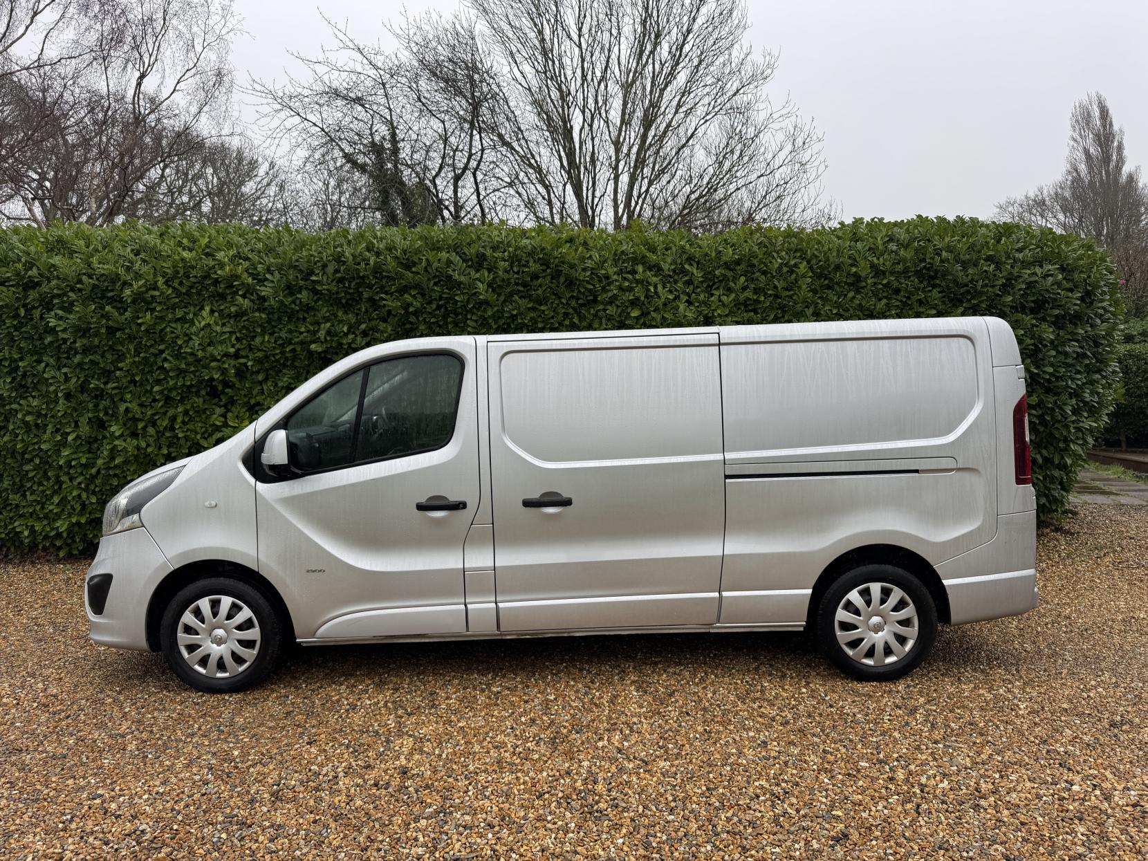 Vauxhall Vivaro 1.6 CDTi 2900 Sportive Panel Van 5dr Diesel Manual L2 H1 Euro 6 (120 ps)