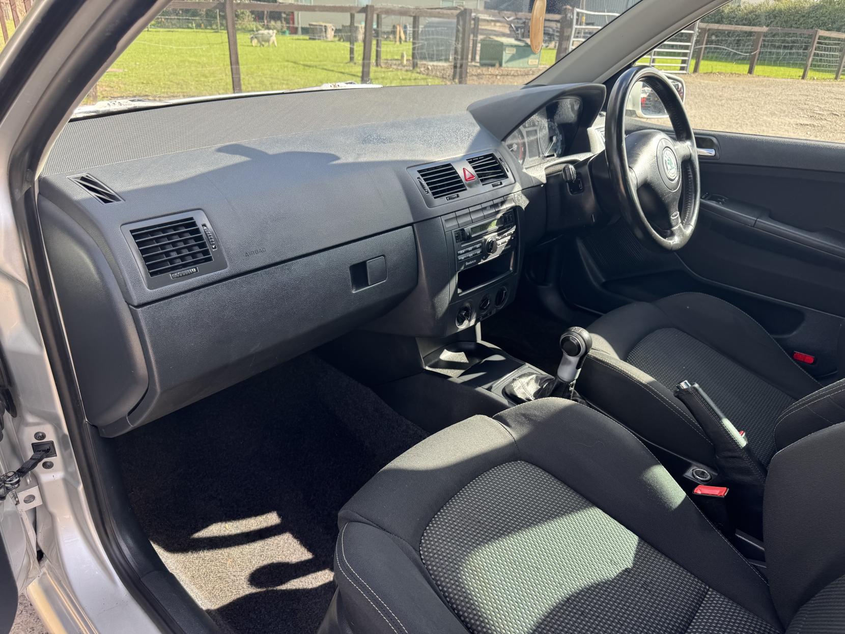 Skoda Fabia 1.2 HTP 12V Sport Hatchback 5dr Petrol Manual (140 g/km, 64 bhp)