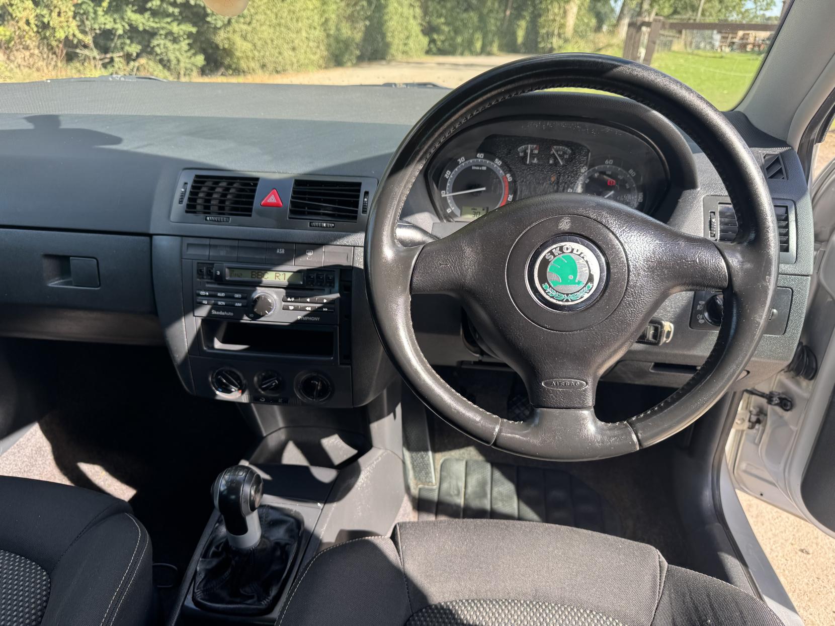 Skoda Fabia 1.2 HTP 12V Sport Hatchback 5dr Petrol Manual (140 g/km, 64 bhp)