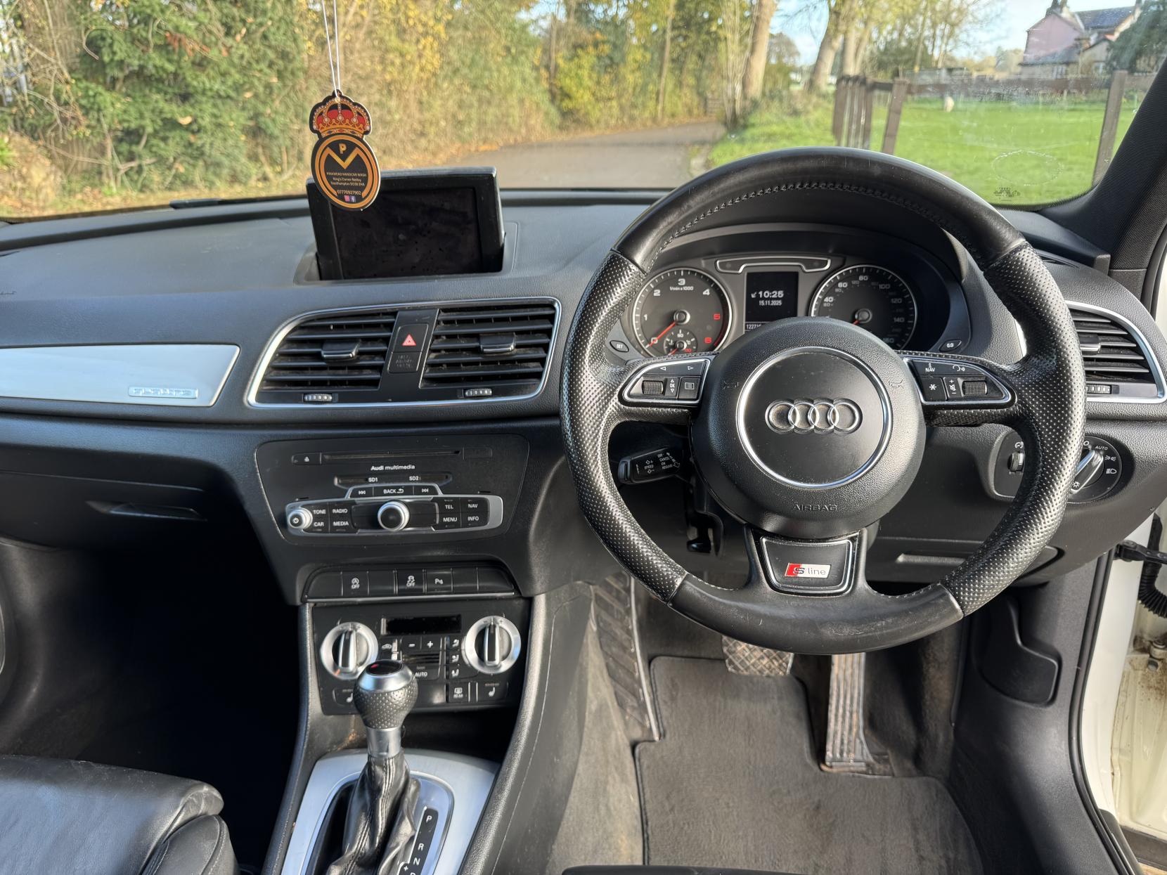 Audi Q3 2.0 TDI S line SUV 5dr Diesel S Tronic quattro Euro 5 (s/s) (177 ps)