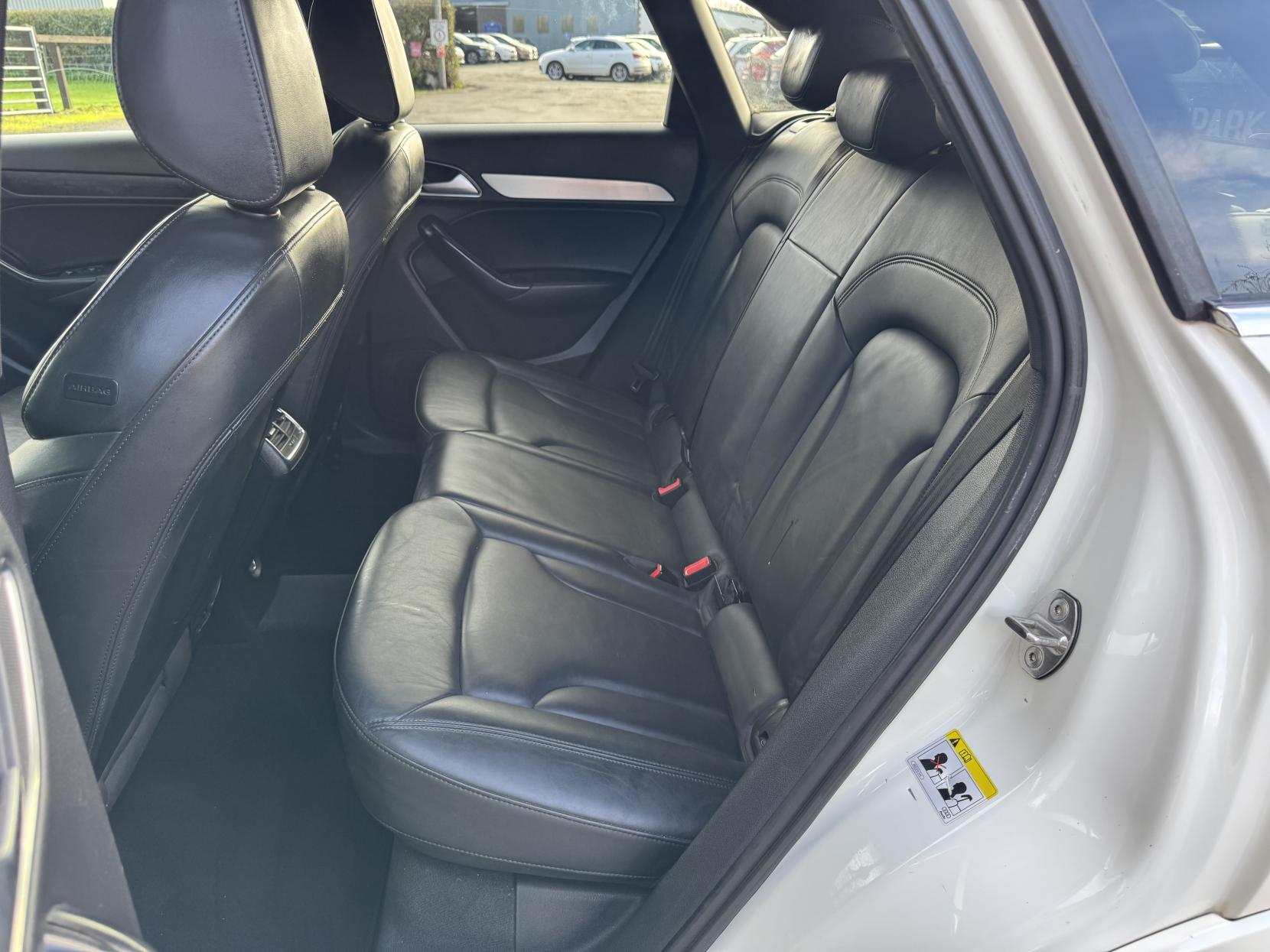 Audi Q3 2.0 TDI S line SUV 5dr Diesel S Tronic quattro Euro 5 (s/s) (177 ps)