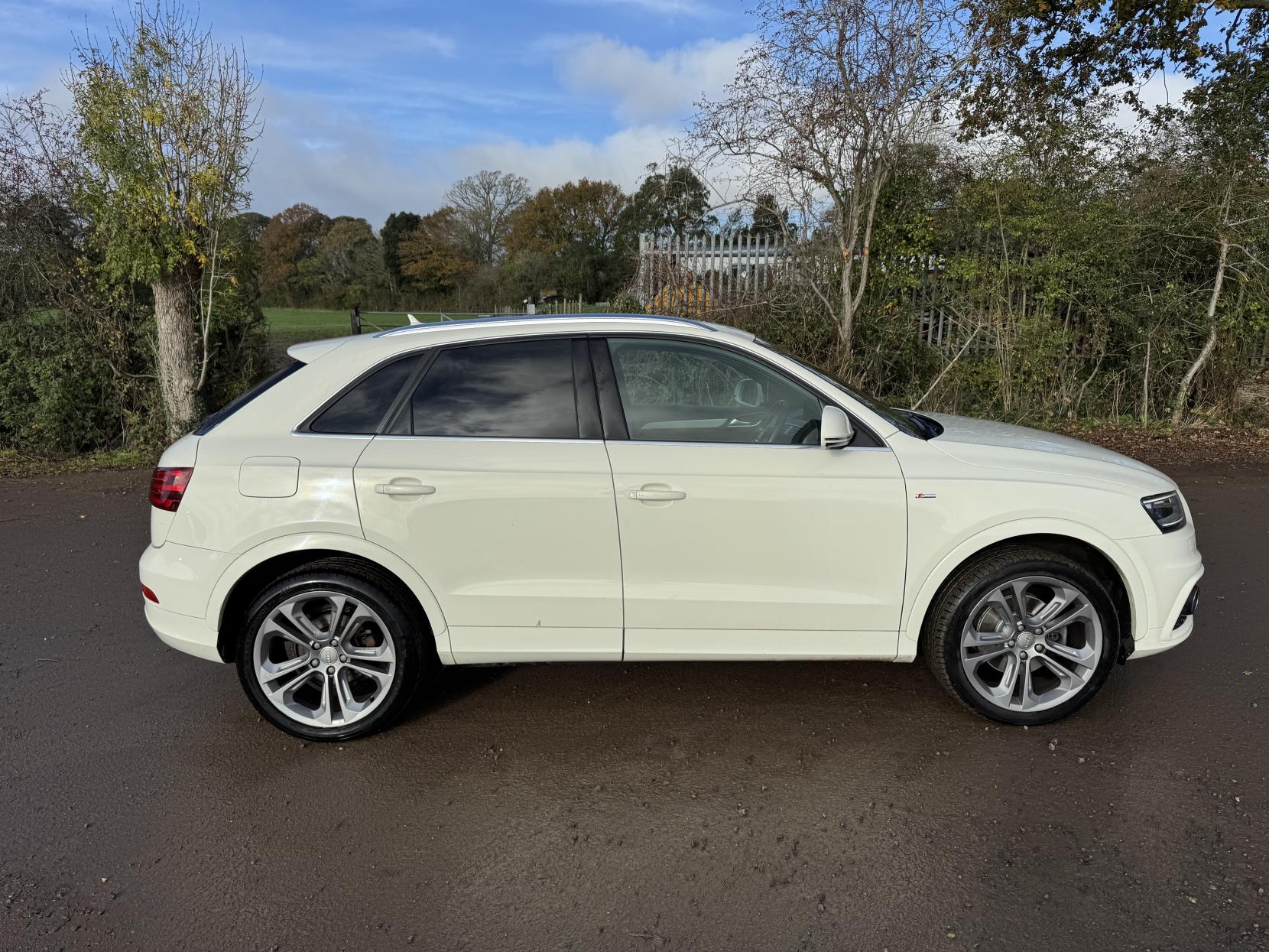 Audi Q3 2.0 TDI S line SUV 5dr Diesel S Tronic quattro Euro 5 (s/s) (177 ps)