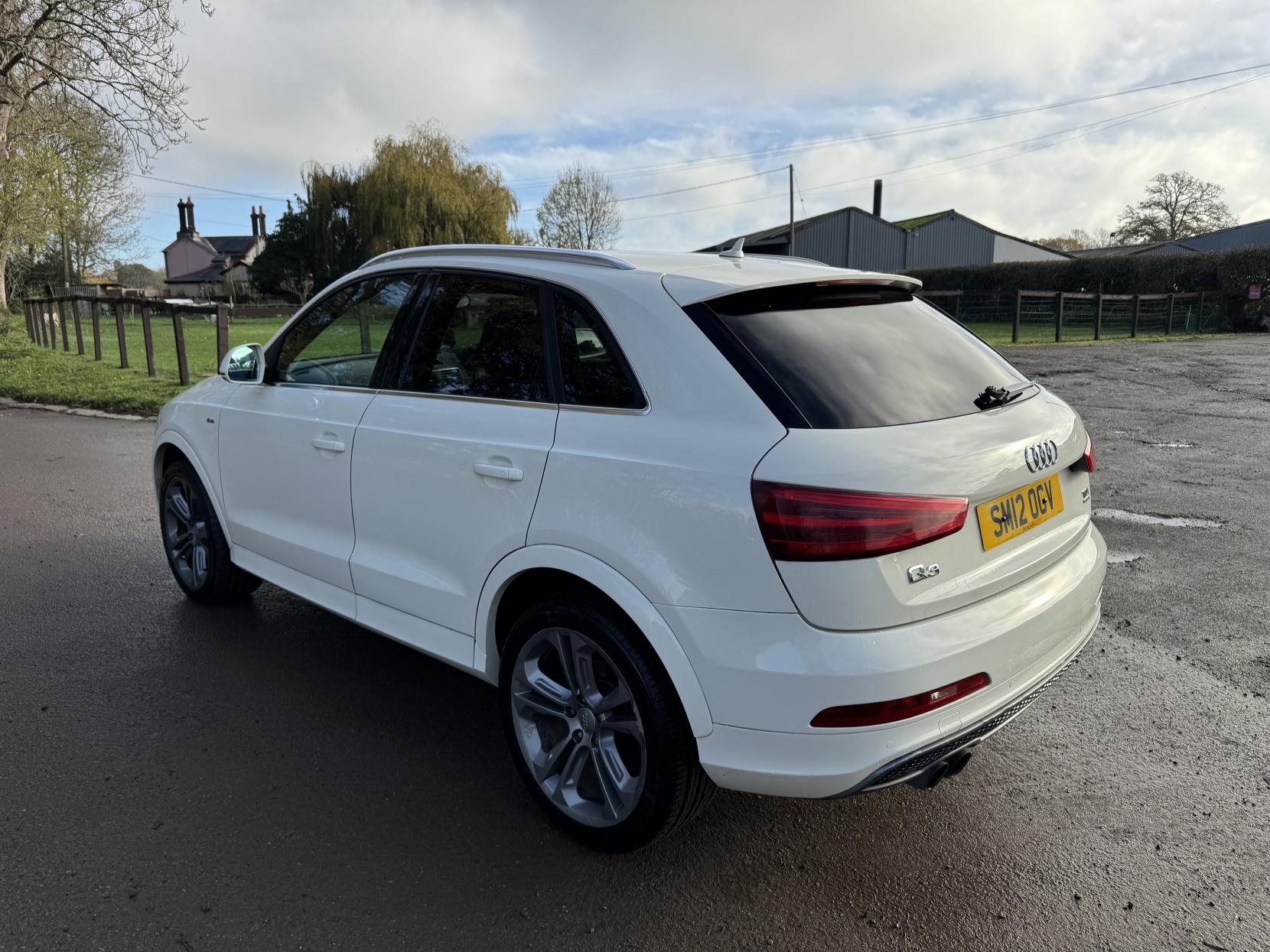 Audi Q3 2.0 TDI S line SUV 5dr Diesel S Tronic quattro Euro 5 (s/s) (177 ps)