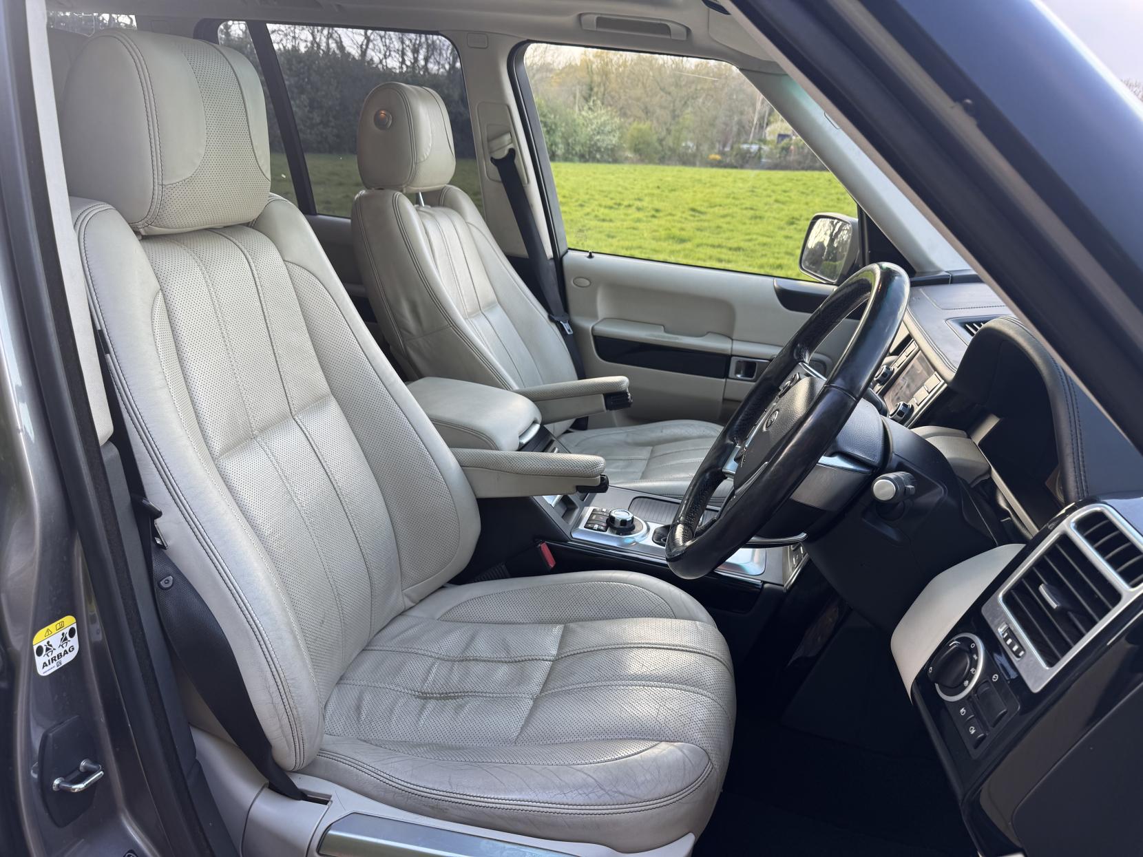 Land Rover Range Rover 3.6 TD V8 Vogue SE SUV 5dr Diesel Auto 4WD Euro 4 (271 ps)