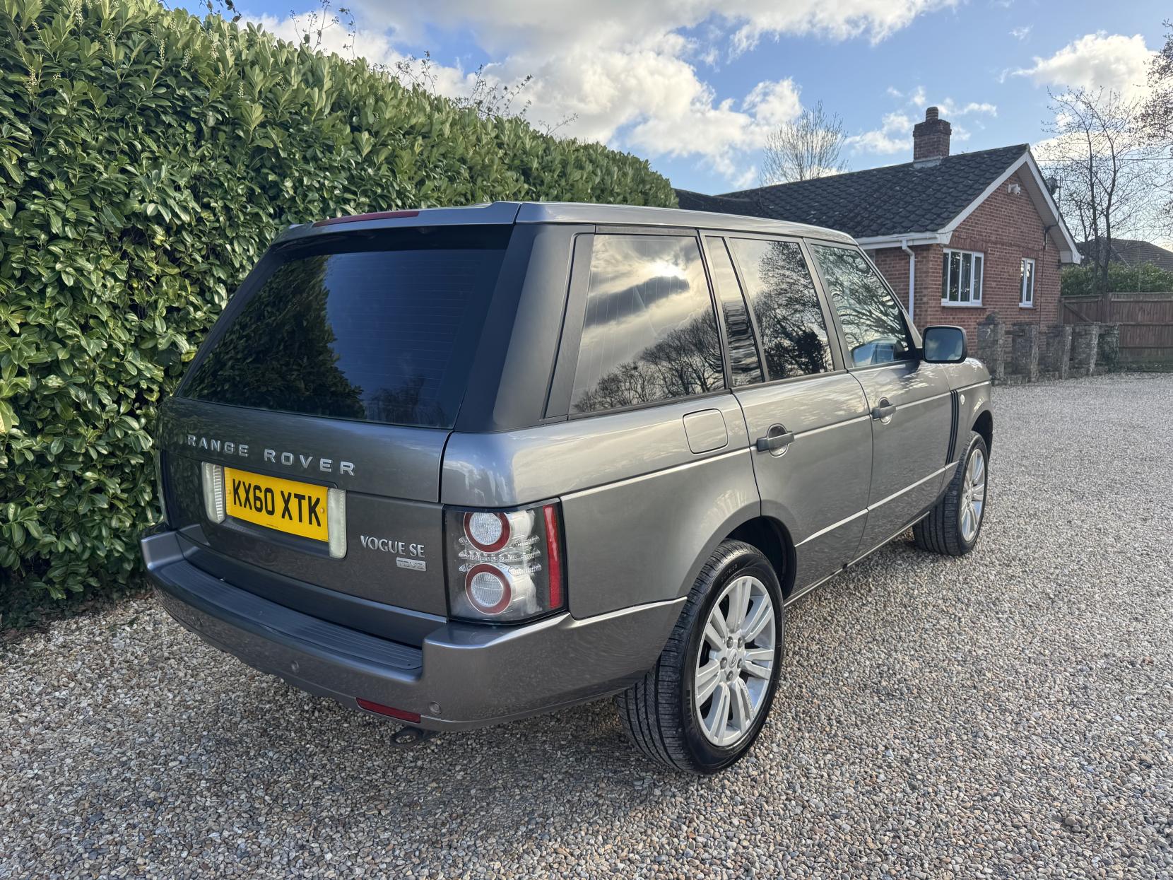 Land Rover Range Rover 3.6 TD V8 Vogue SE SUV 5dr Diesel Auto 4WD Euro 4 (271 ps)