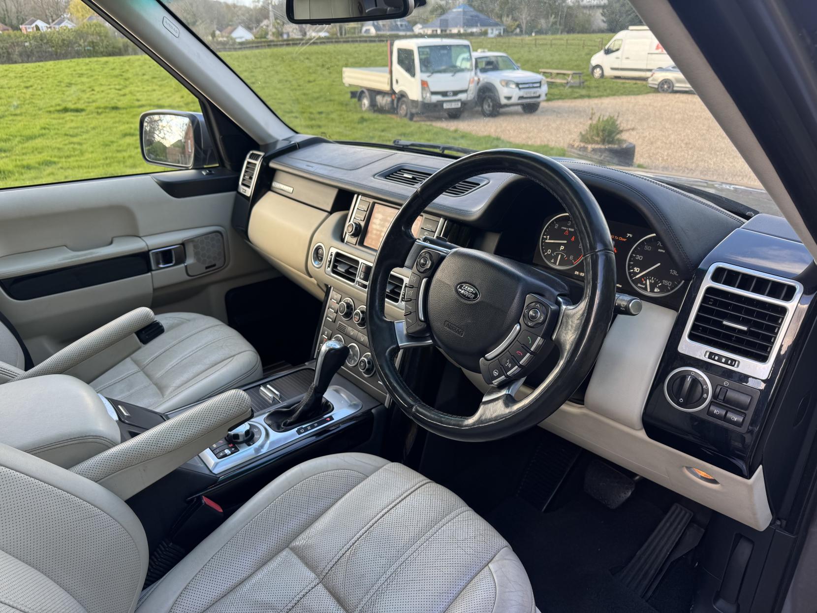 Land Rover Range Rover 3.6 TD V8 Vogue SE SUV 5dr Diesel Auto 4WD Euro 4 (271 ps)