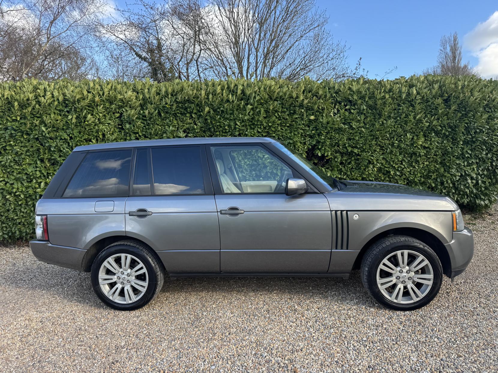 Land Rover Range Rover 3.6 TD V8 Vogue SE SUV 5dr Diesel Auto 4WD Euro 4 (271 ps)