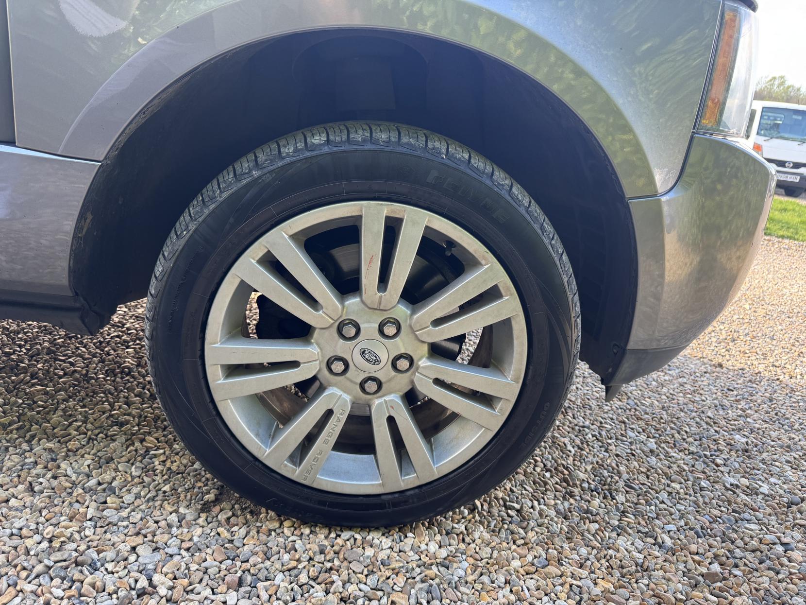 Land Rover Range Rover 3.6 TD V8 Vogue SE SUV 5dr Diesel Auto 4WD Euro 4 (271 ps)