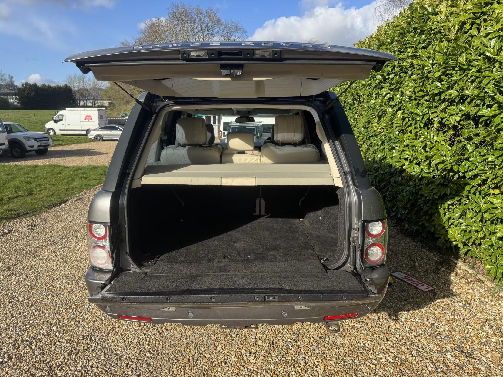 Land Rover Range Rover 3.6 TD V8 Vogue SE SUV 5dr Diesel Auto 4WD Euro 4 (271 ps)