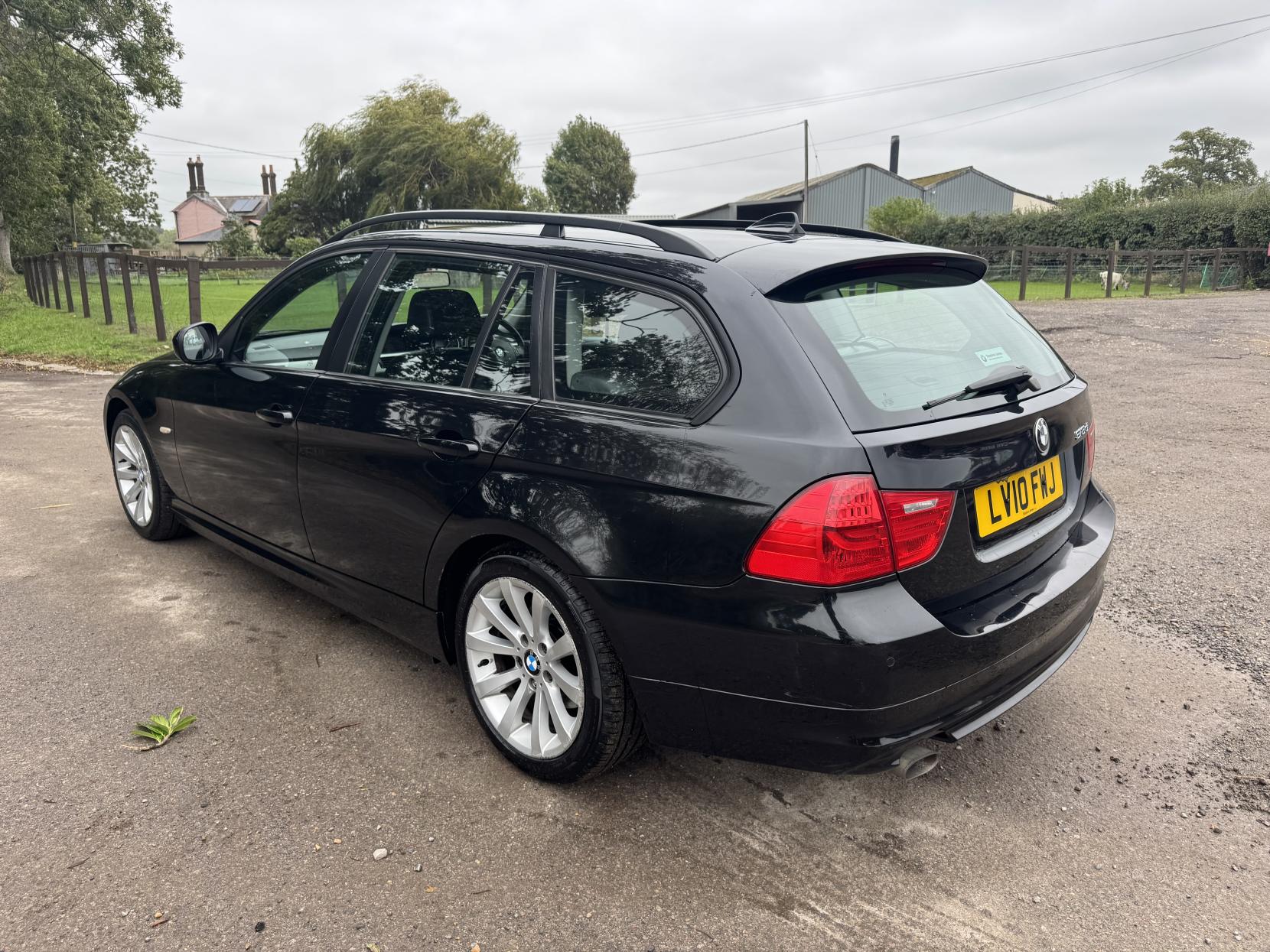 BMW 3 Series 2.0 318d SE Business Edition Touring 5dr Diesel Steptronic Euro 5 (143 ps)