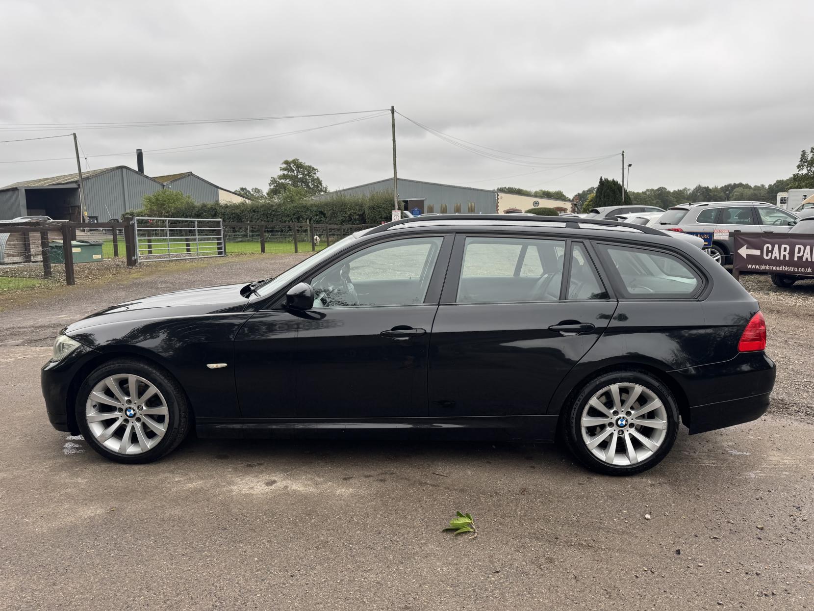 BMW 3 Series 2.0 318d SE Business Edition Touring 5dr Diesel Steptronic Euro 5 (143 ps)