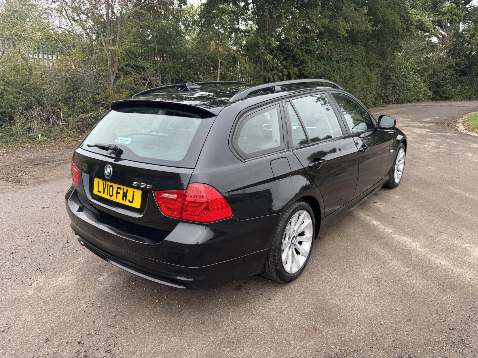 BMW 3 Series 2.0 318d SE Business Edition Touring 5dr Diesel Steptronic Euro 5 (143 ps)