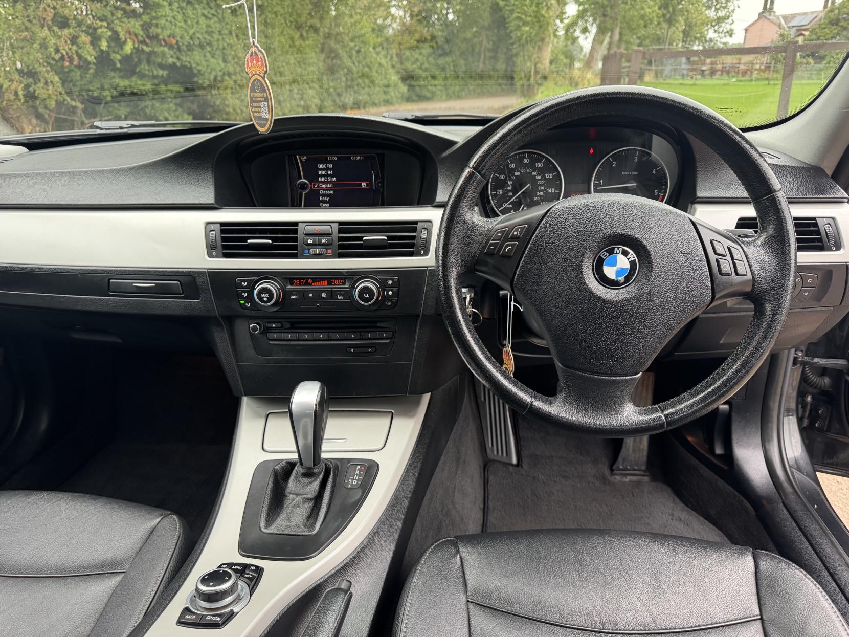 BMW 3 Series 2.0 318d SE Business Edition Touring 5dr Diesel Steptronic Euro 5 (143 ps)