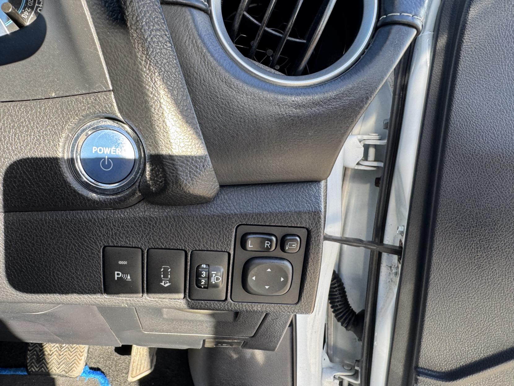 Toyota Auris 1.8 VVT-h Excel Hatchback 5dr Petrol Hybrid CVT Euro 5 (s/s) (136 ps)