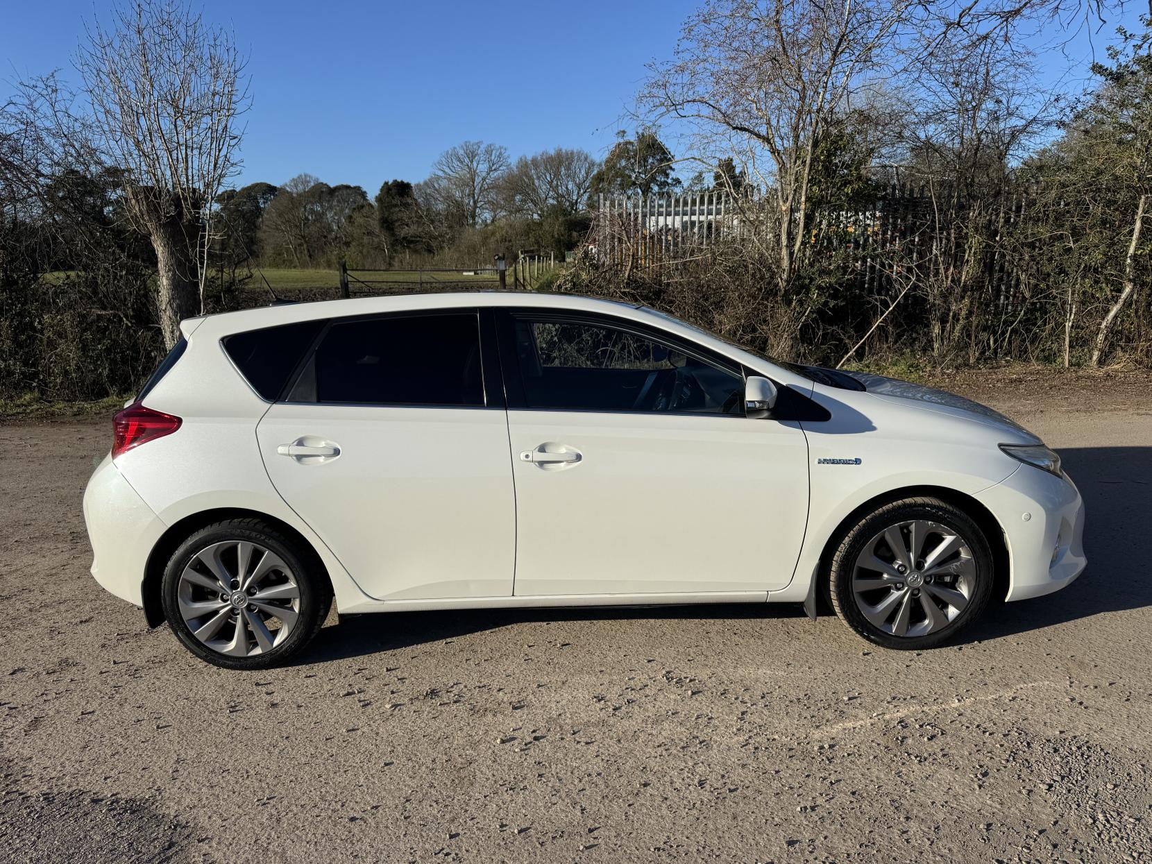 Toyota Auris 1.8 VVT-h Excel Hatchback 5dr Petrol Hybrid CVT Euro 5 (s/s) (136 ps)