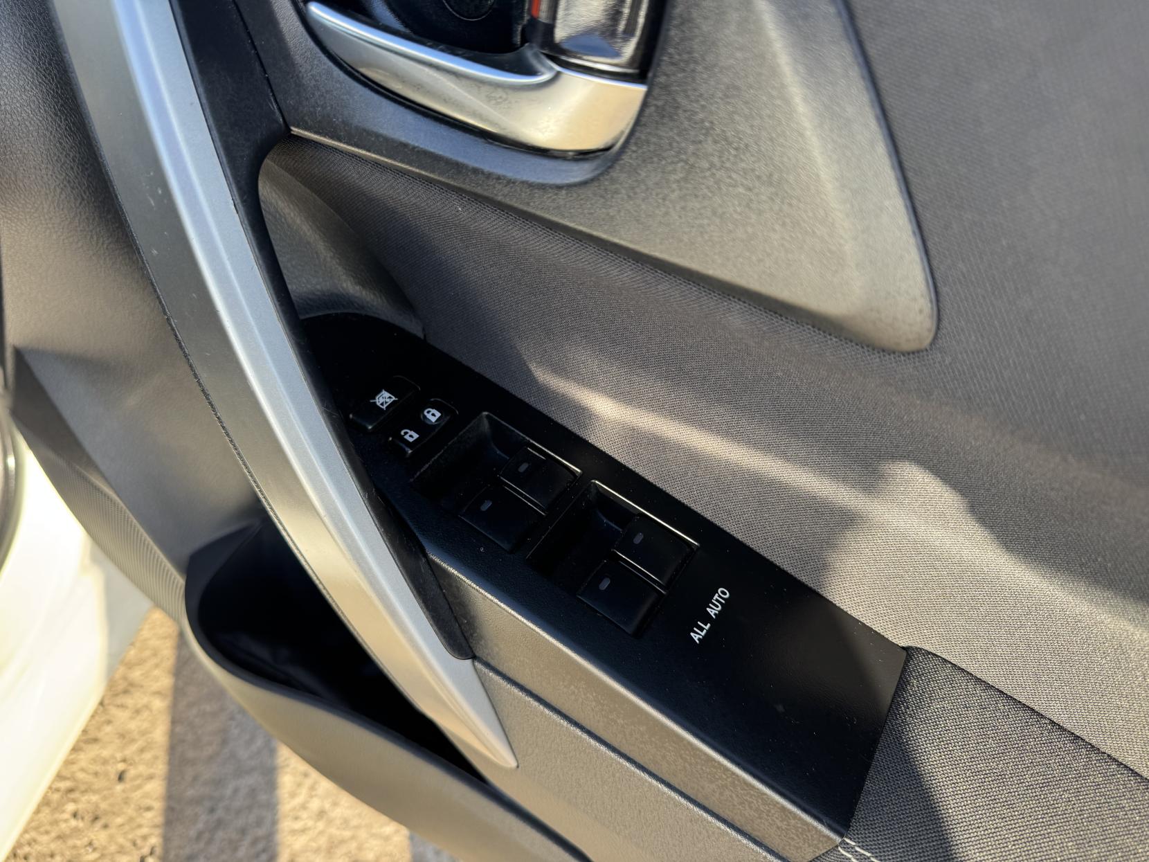 Toyota Auris 1.8 VVT-h Excel Hatchback 5dr Petrol Hybrid CVT Euro 5 (s/s) (136 ps)