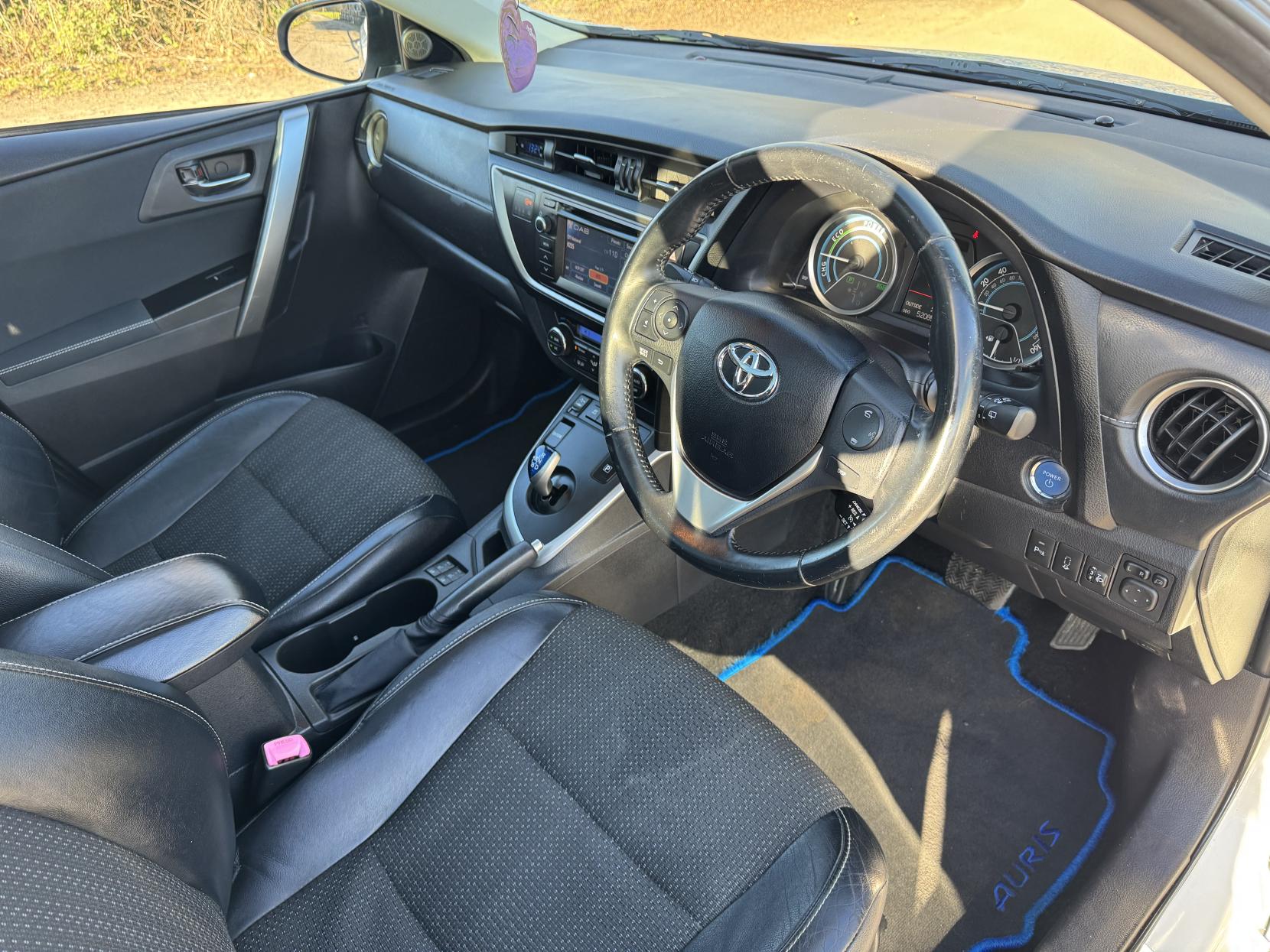 Toyota Auris 1.8 VVT-h Excel Hatchback 5dr Petrol Hybrid CVT Euro 5 (s/s) (136 ps)