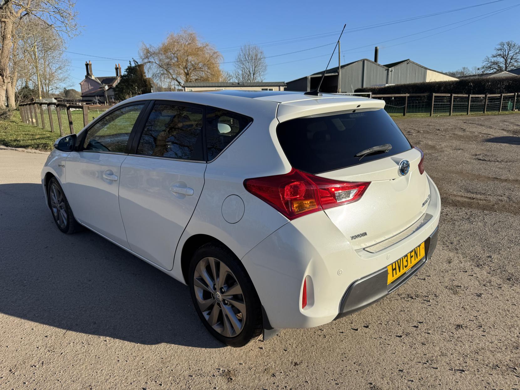 Toyota Auris 1.8 VVT-h Excel Hatchback 5dr Petrol Hybrid CVT Euro 5 (s/s) (136 ps)