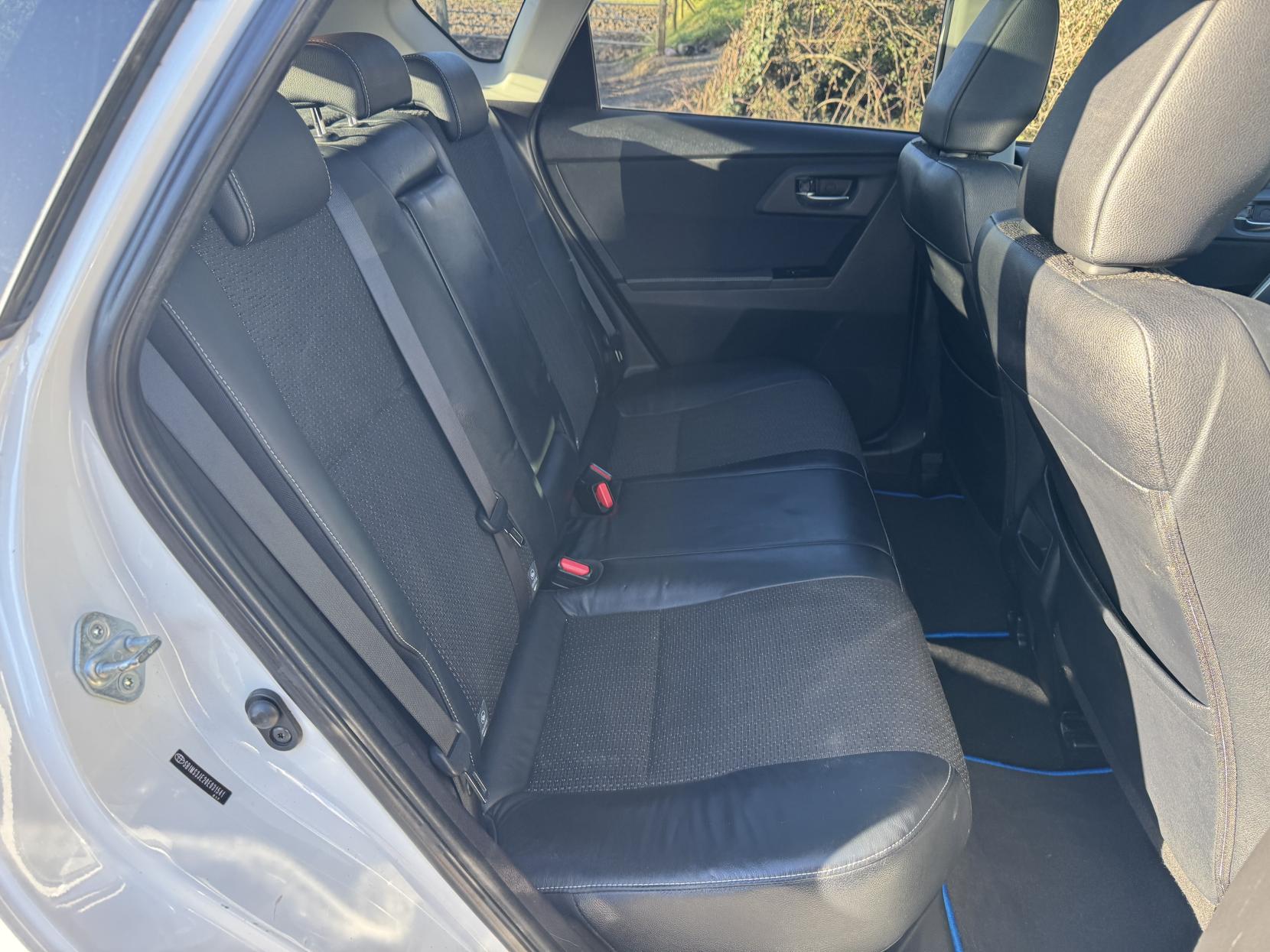 Toyota Auris 1.8 VVT-h Excel Hatchback 5dr Petrol Hybrid CVT Euro 5 (s/s) (136 ps)