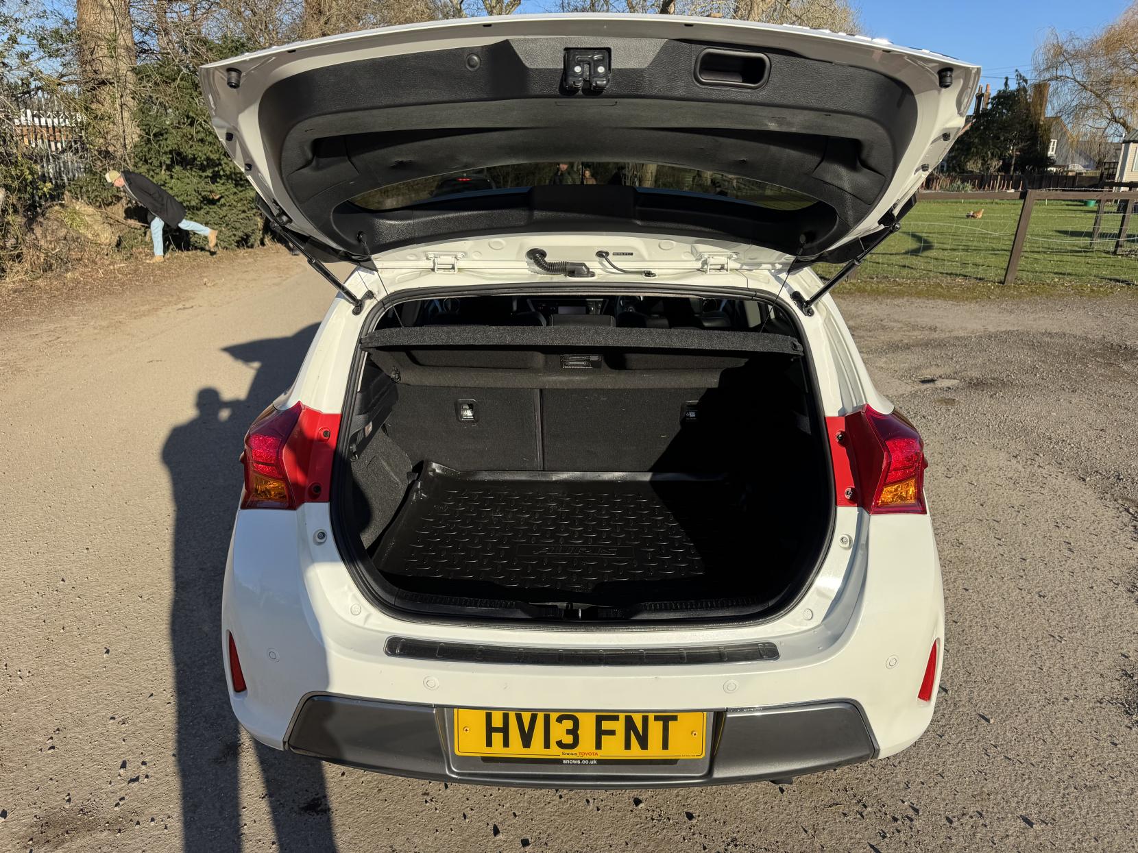 Toyota Auris 1.8 VVT-h Excel Hatchback 5dr Petrol Hybrid CVT Euro 5 (s/s) (136 ps)