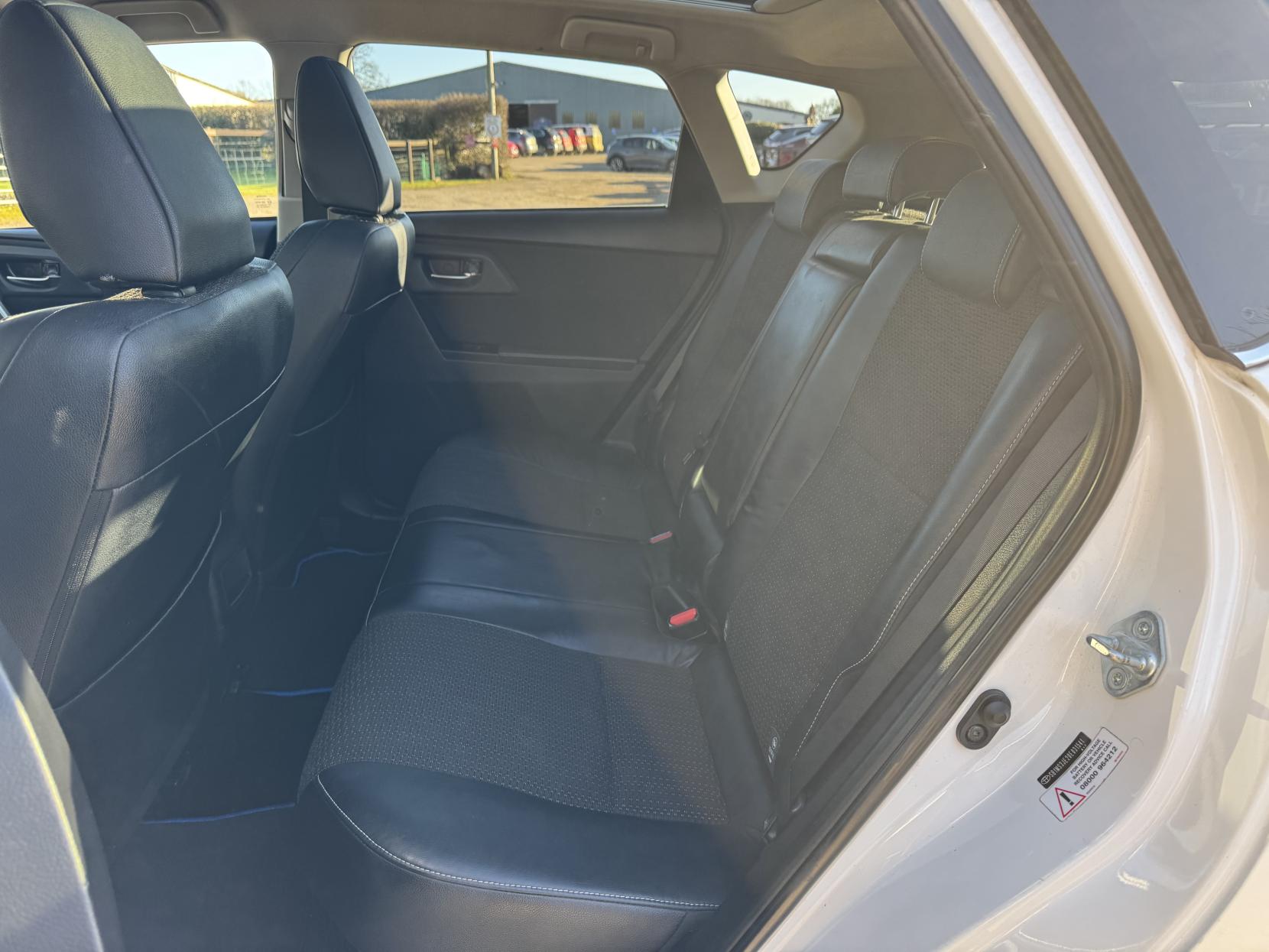 Toyota Auris 1.8 VVT-h Excel Hatchback 5dr Petrol Hybrid CVT Euro 5 (s/s) (136 ps)