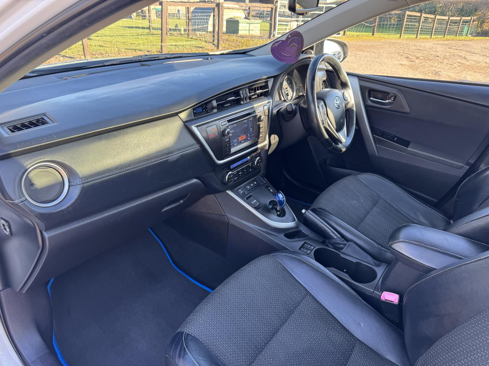 Toyota Auris 1.8 VVT-h Excel Hatchback 5dr Petrol Hybrid CVT Euro 5 (s/s) (136 ps)